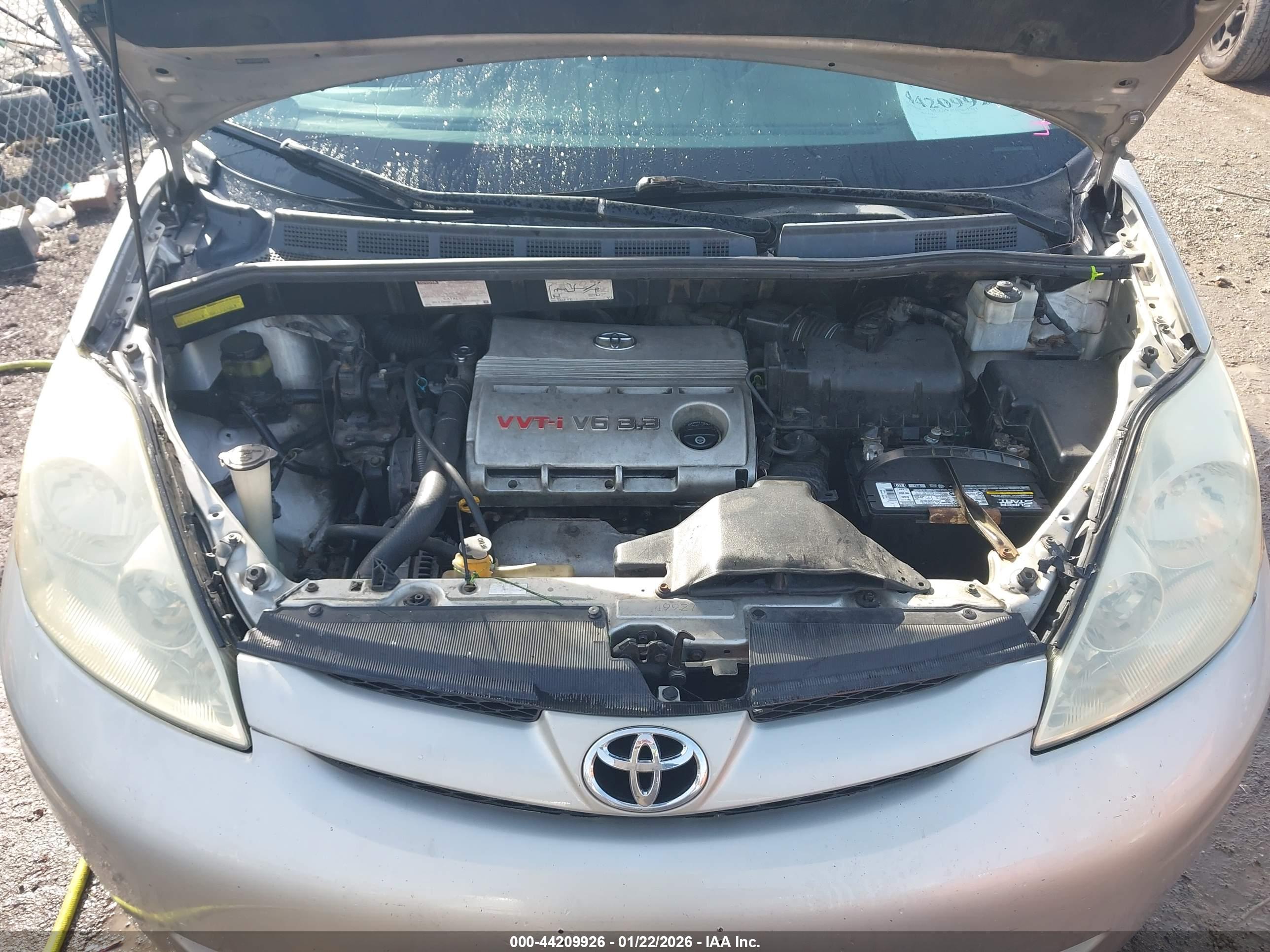 TOYOTA SIENNA image 10