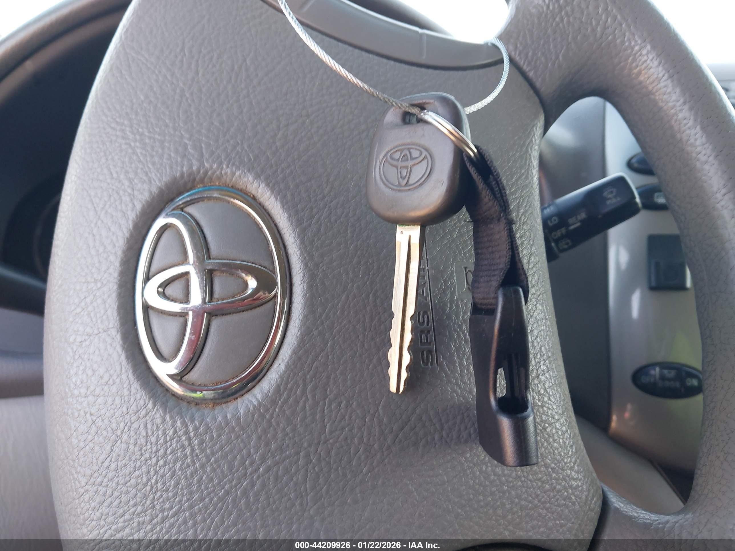 TOYOTA SIENNA image 11