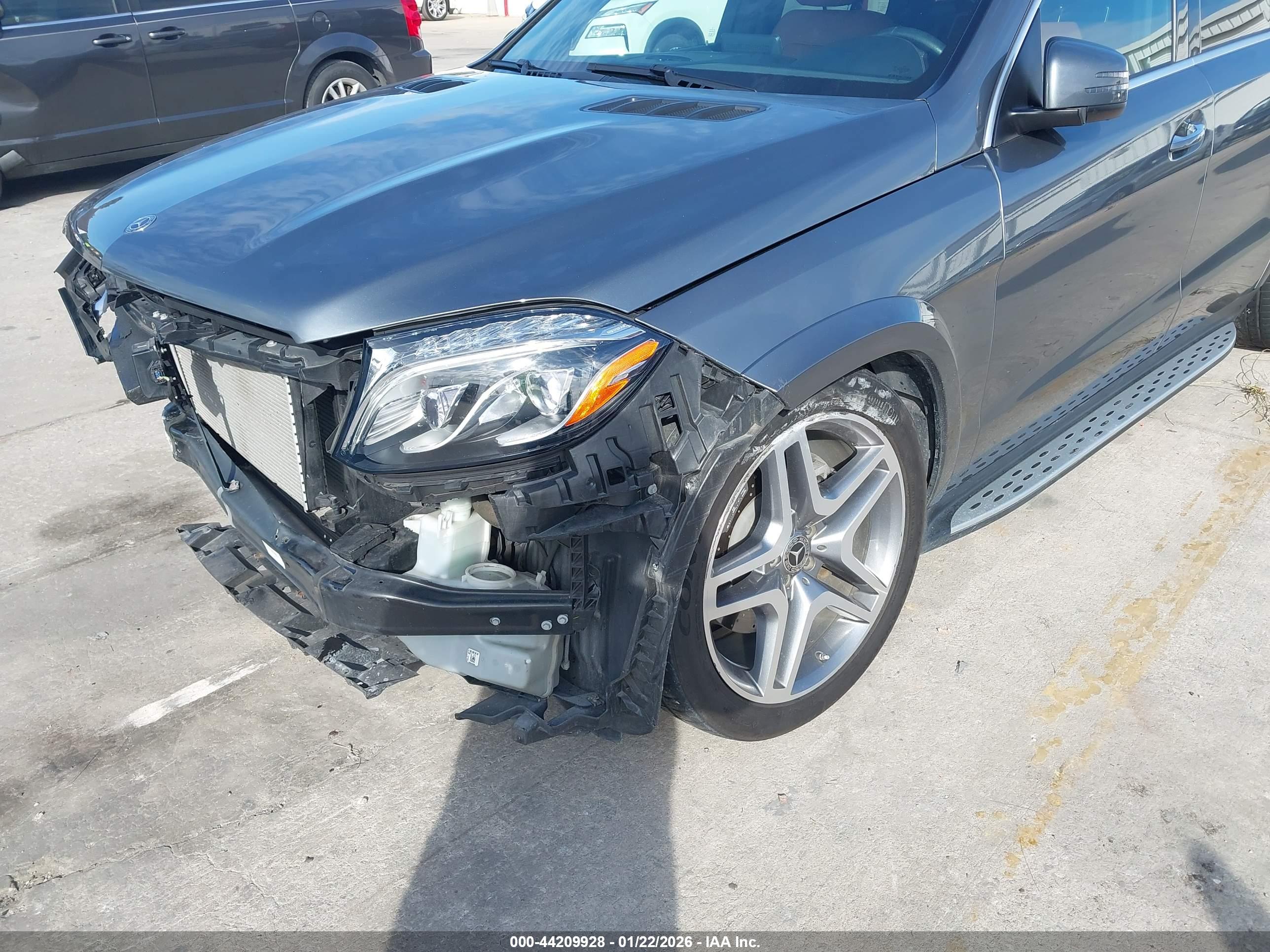MERCEDES-BENZ GLS image 6