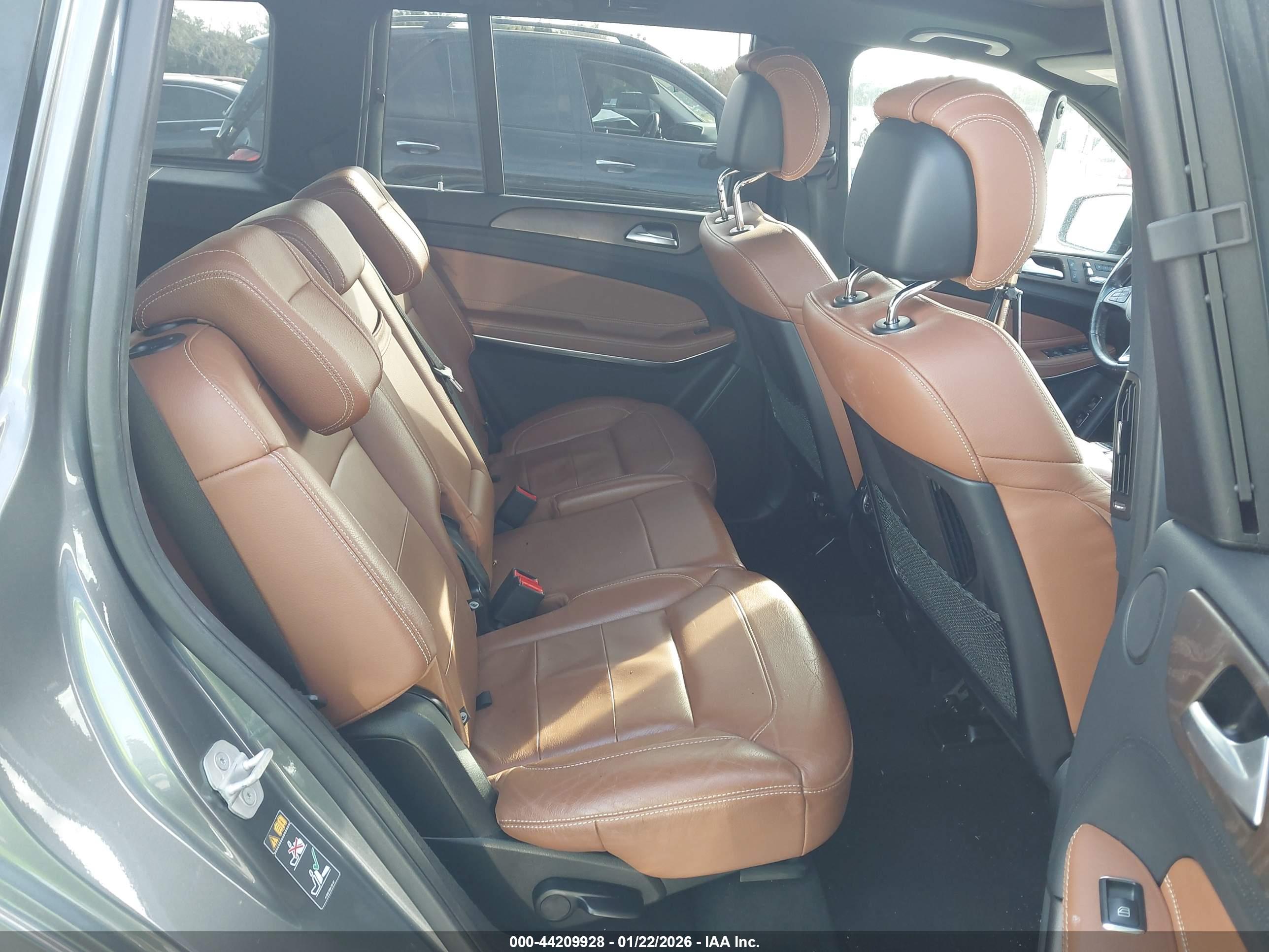 MERCEDES-BENZ GLS image 8