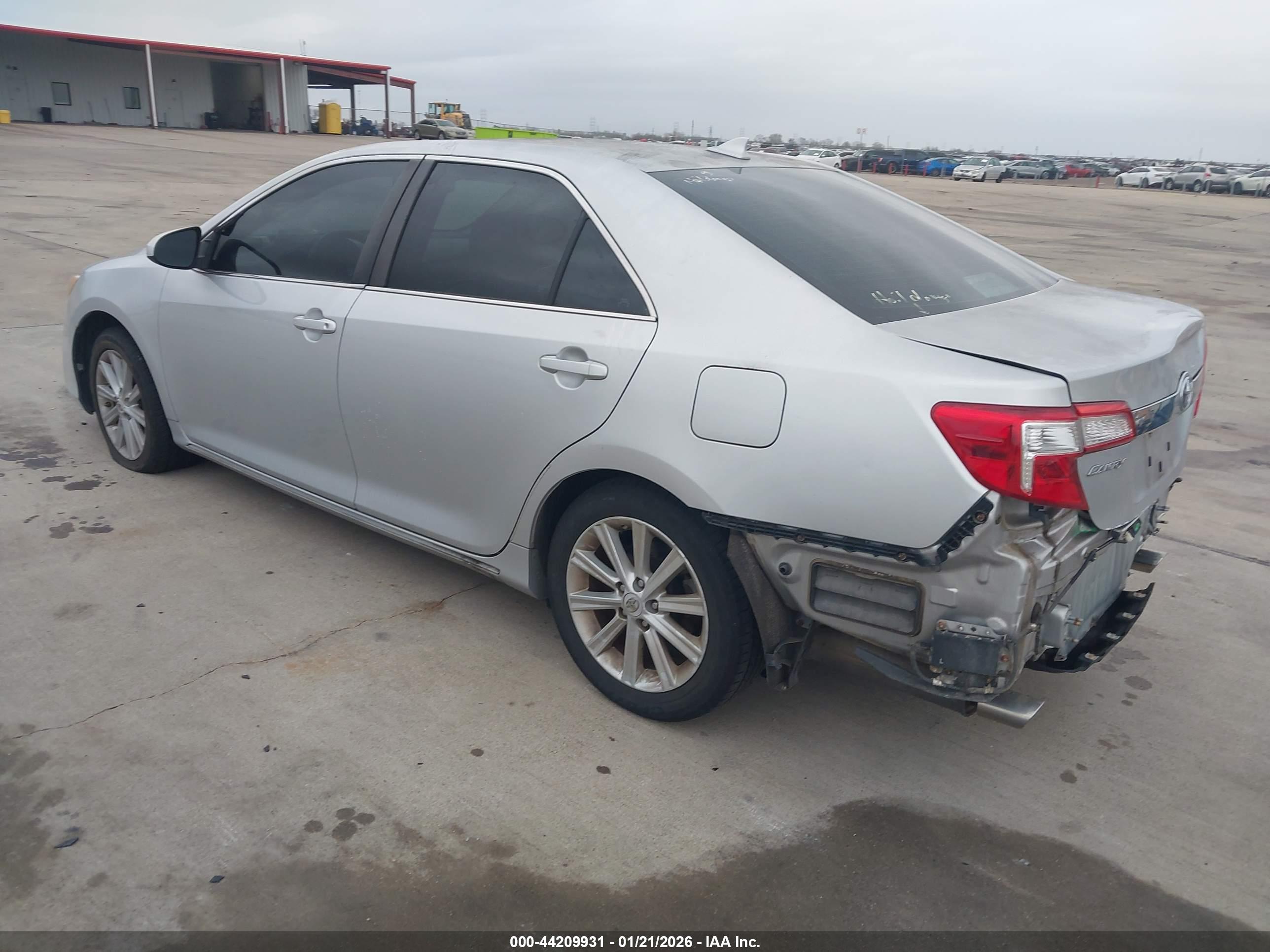 TOYOTA CAMRY image 3