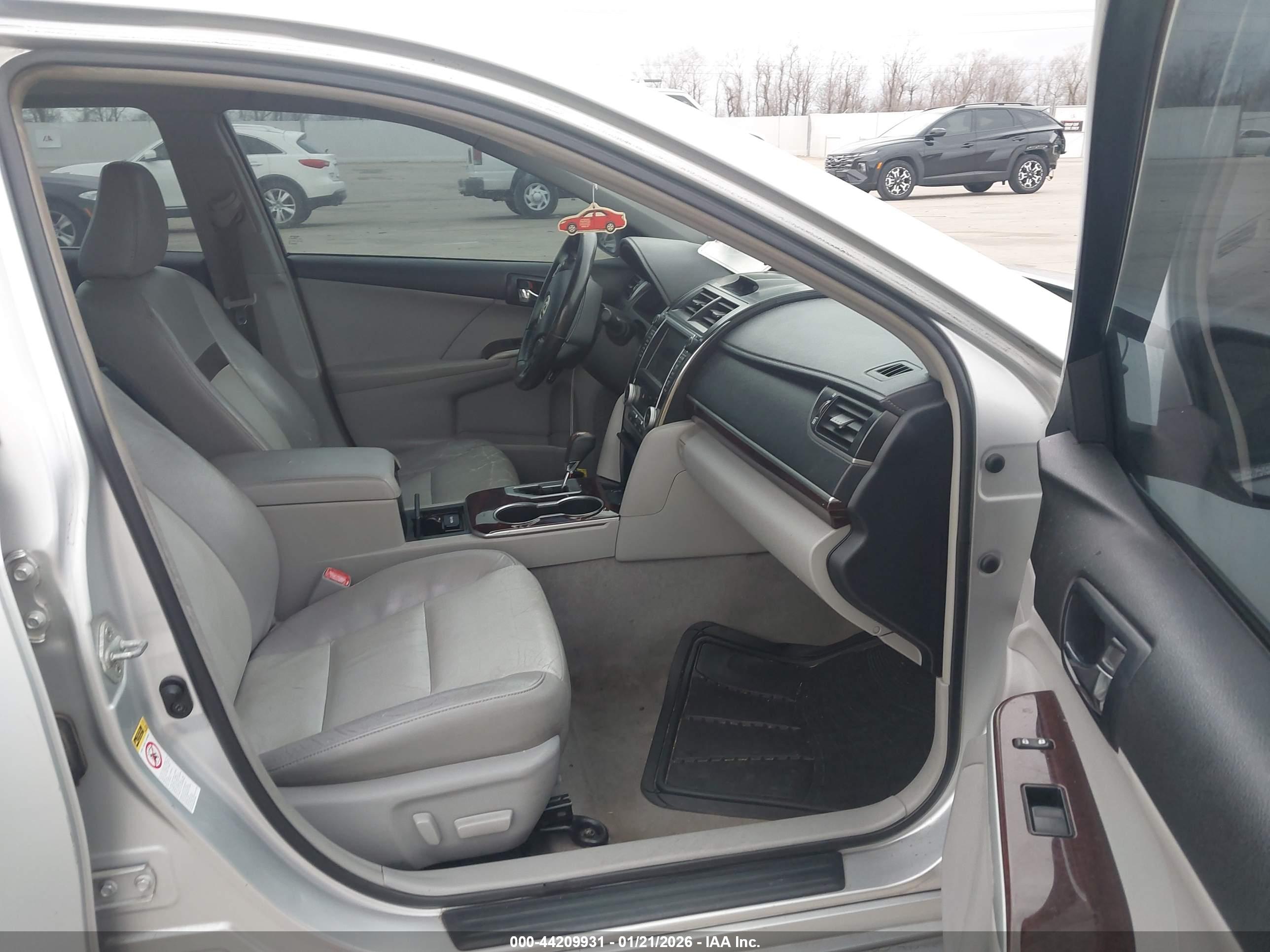 TOYOTA CAMRY image 5