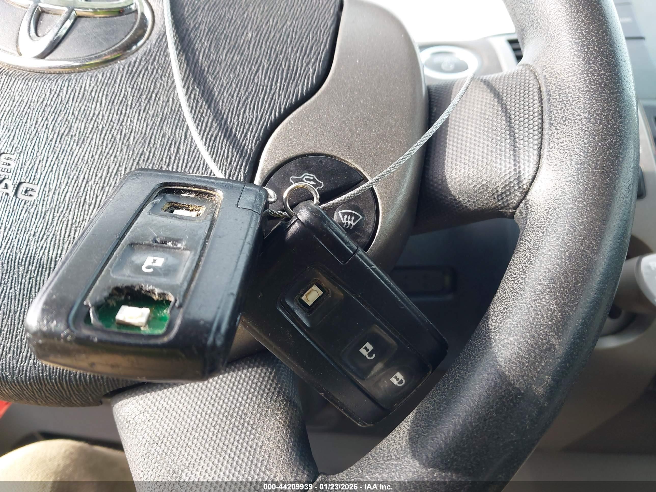 TOYOTA PRIUS image 11