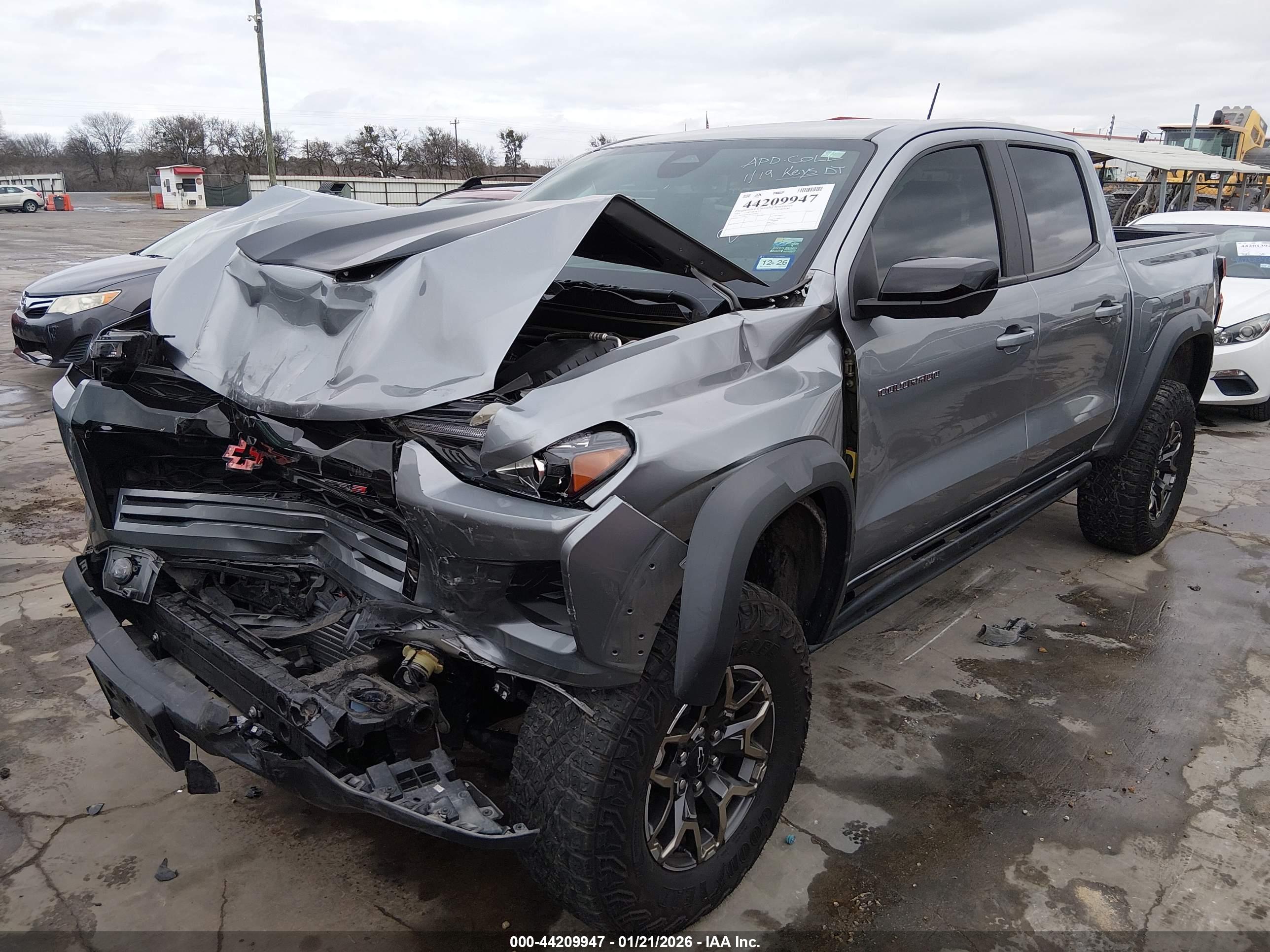 CHEVROLET COLORADO image 2
