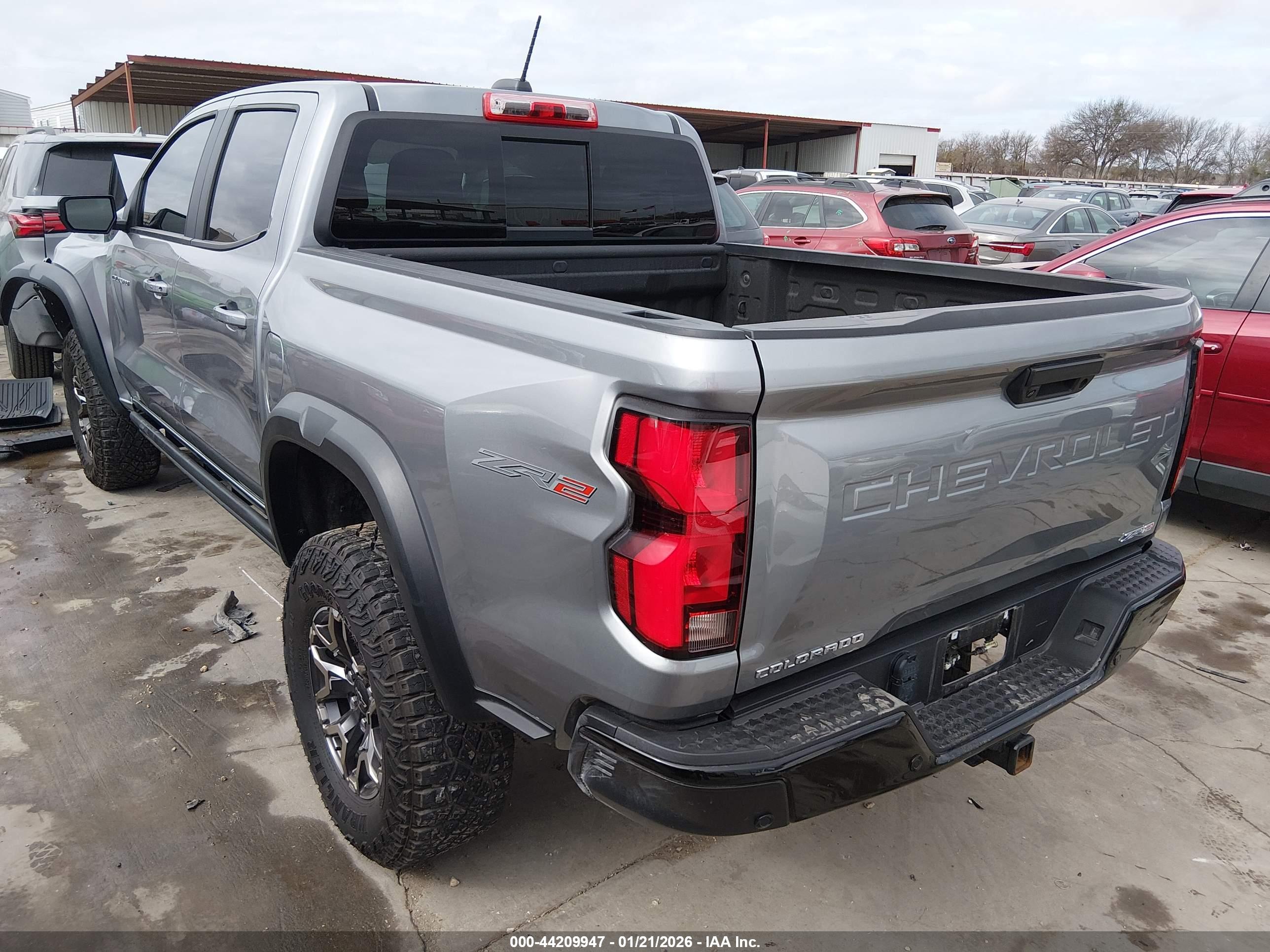 CHEVROLET COLORADO image 3