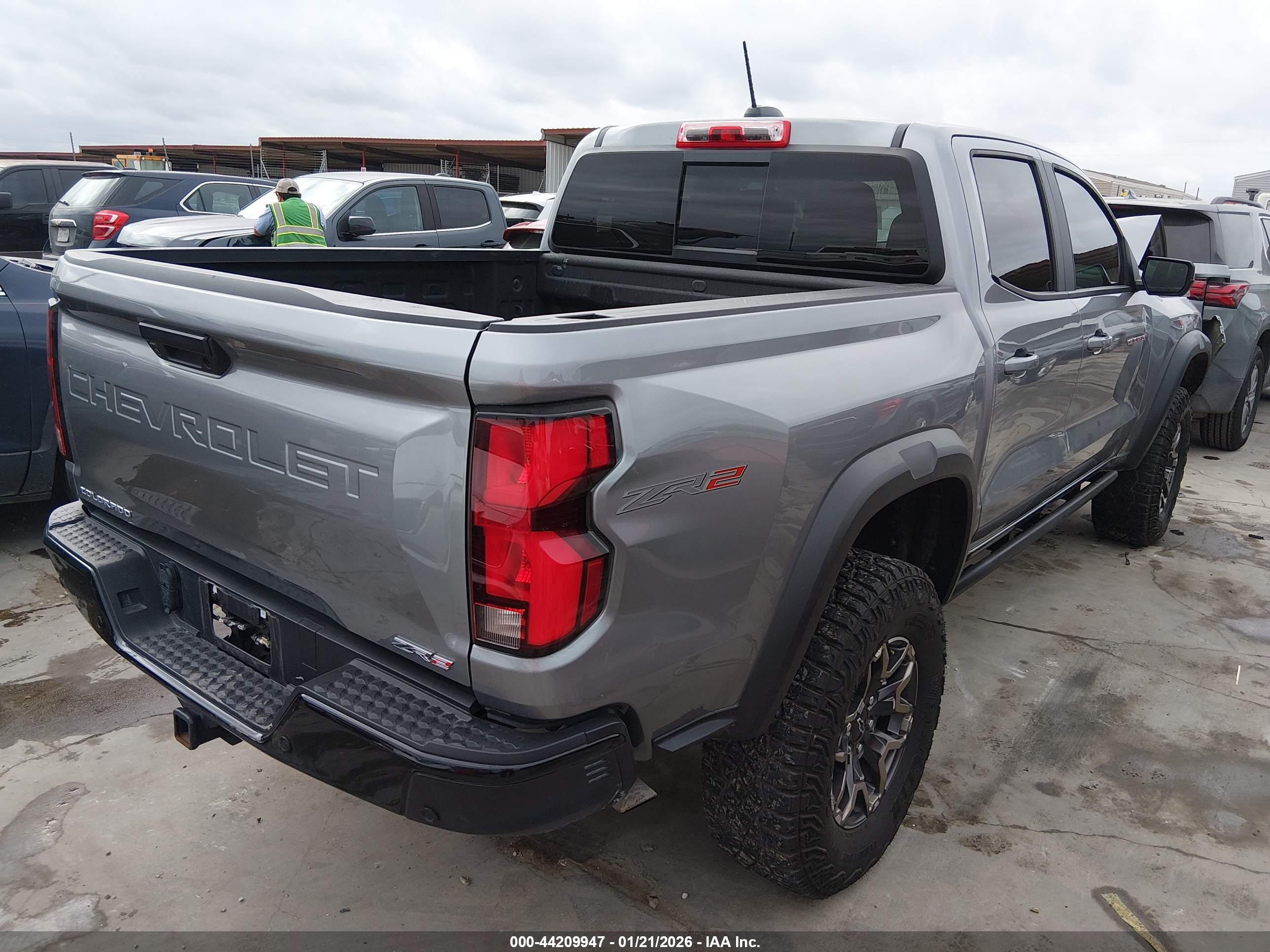 CHEVROLET COLORADO image 4