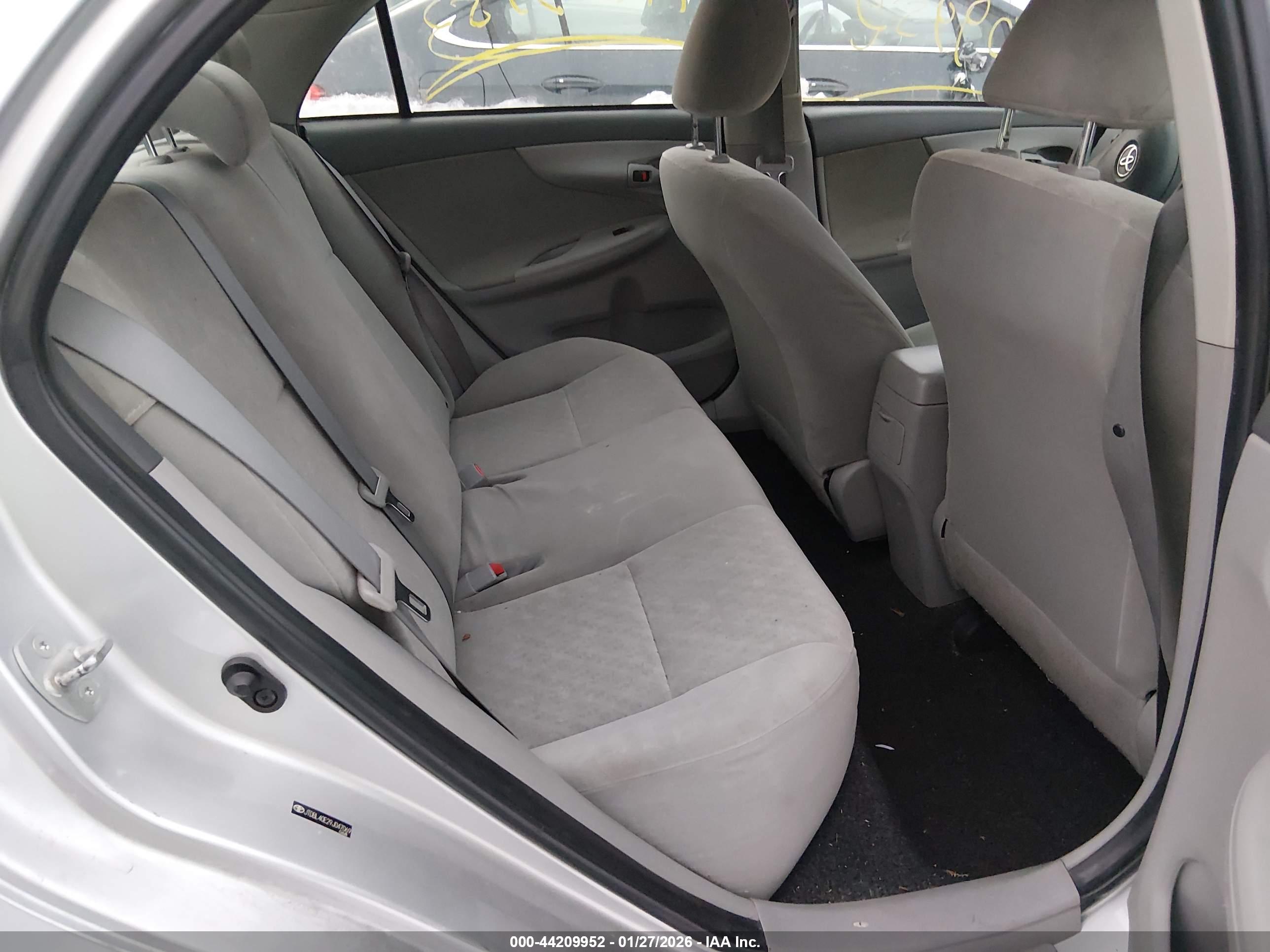 TOYOTA COROLLA image 8