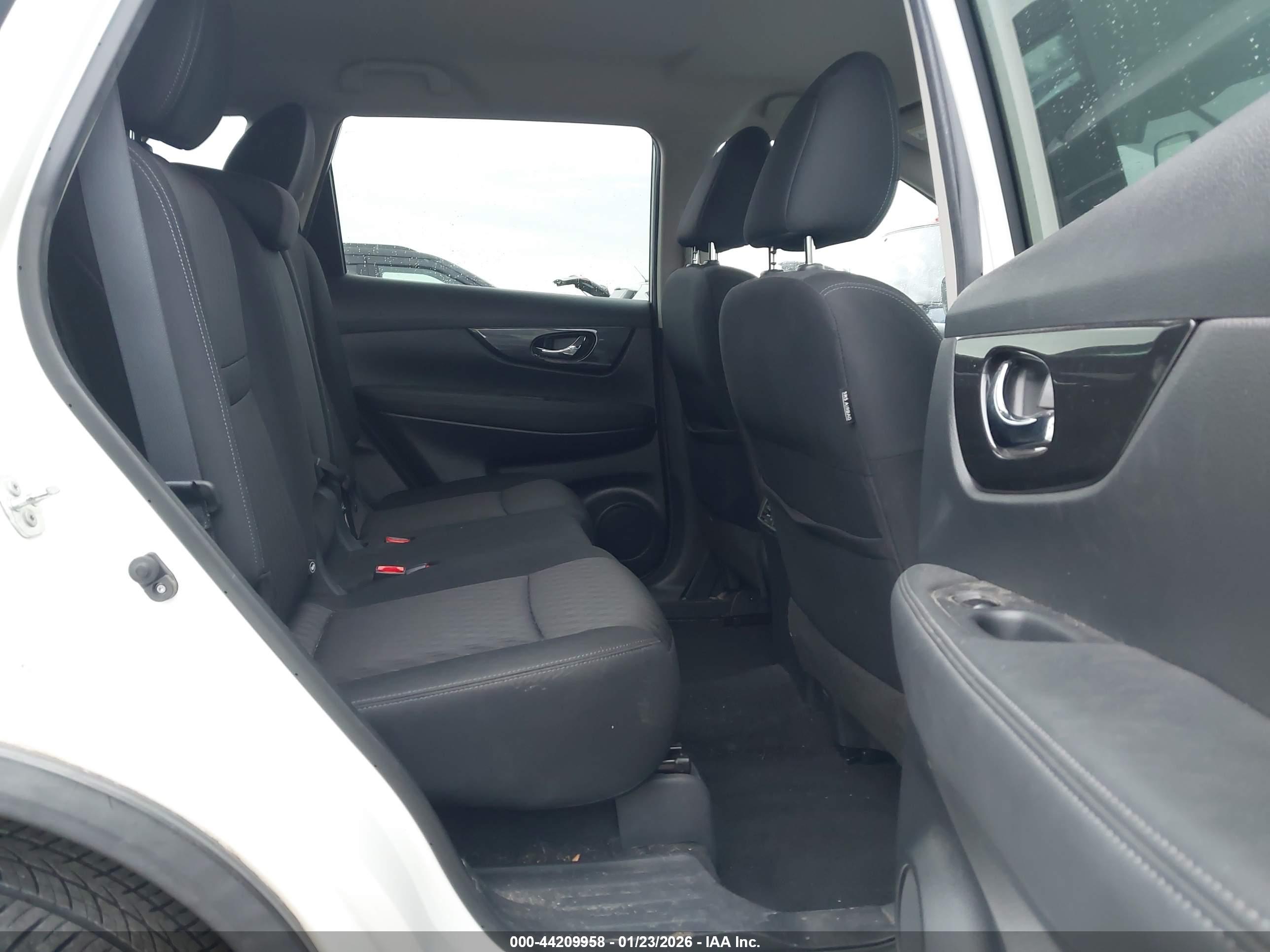 NISSAN ROGUE image 8