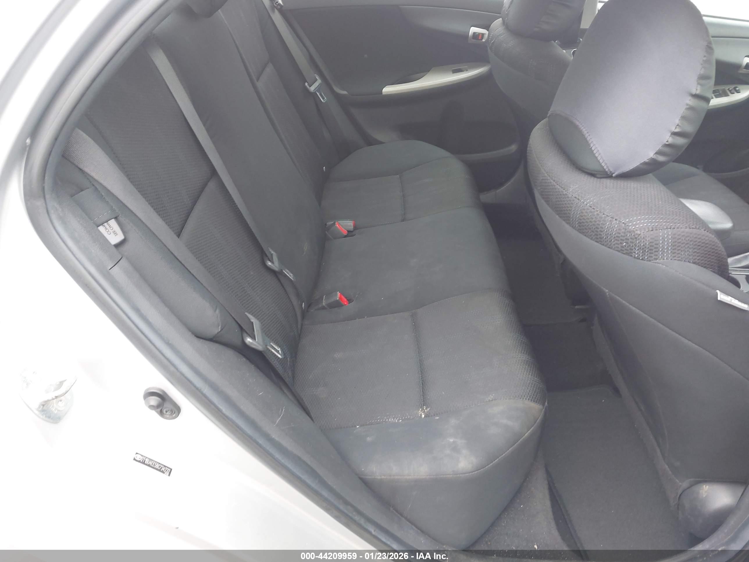 TOYOTA COROLLA image 8