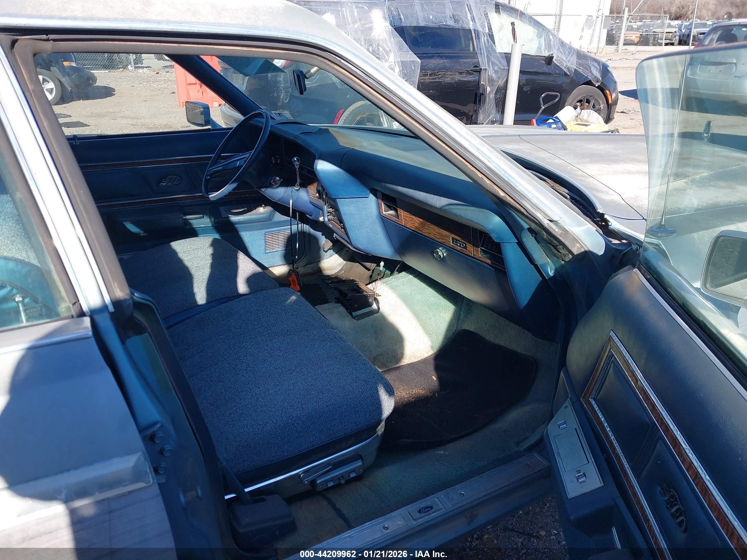 FORD LTD image 5
