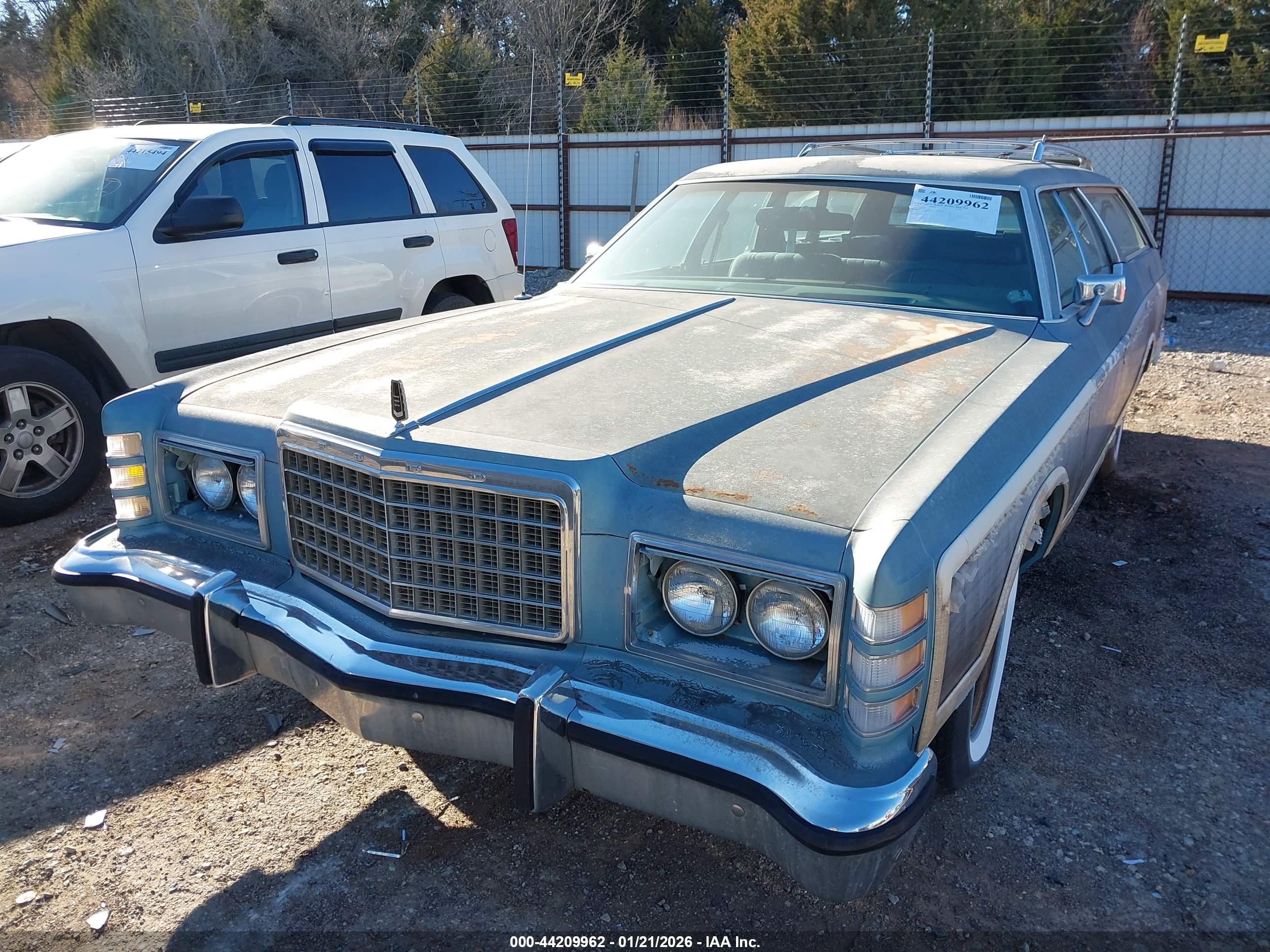 FORD LTD image 6