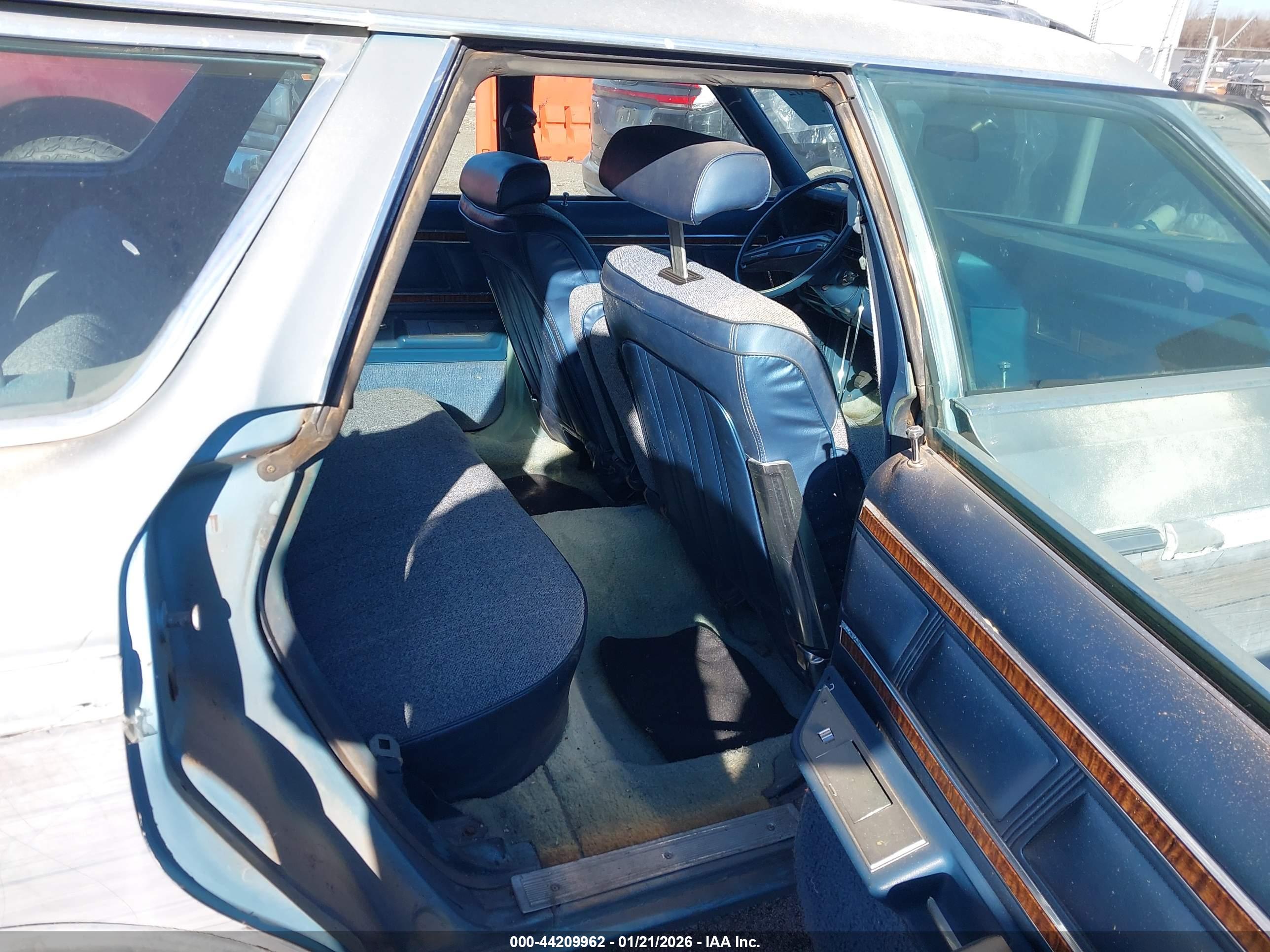 FORD LTD image 8