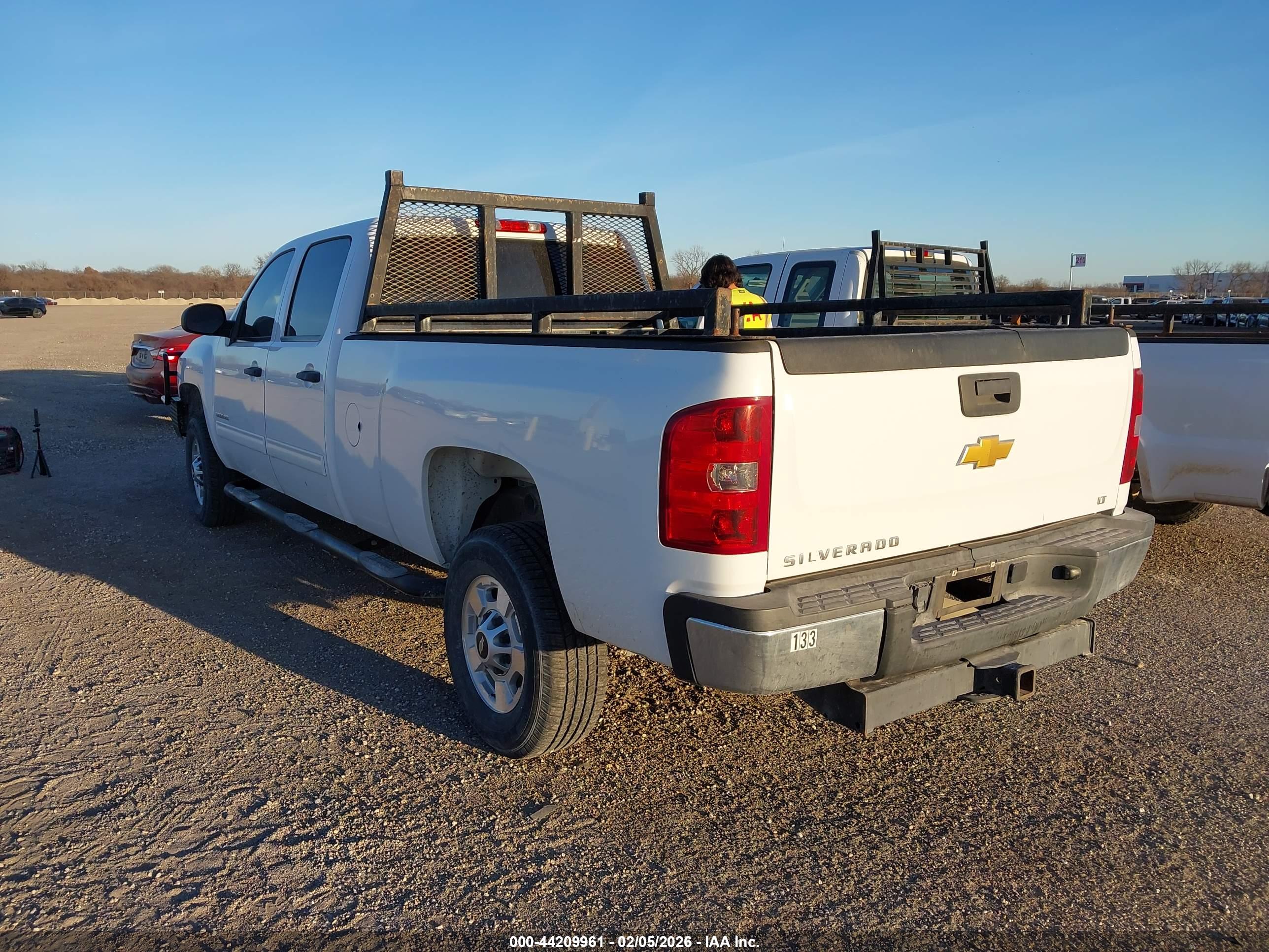 CHEVROLET SILVERADO image 3
