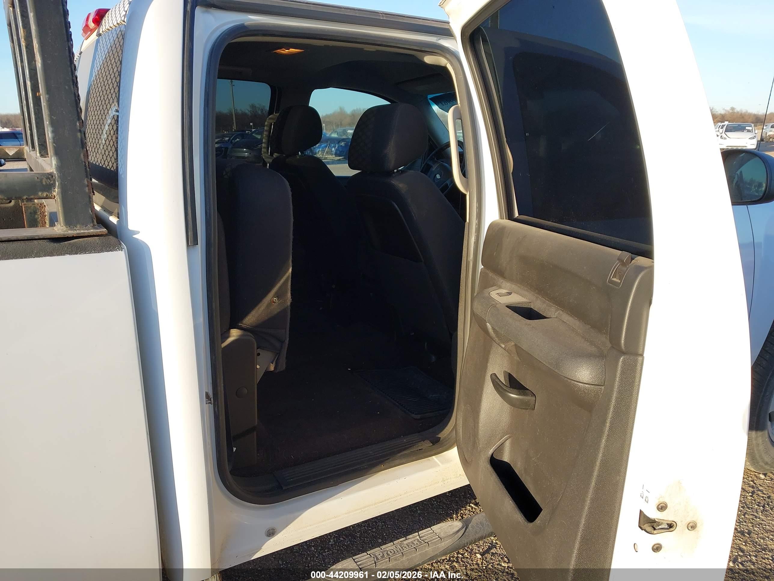 CHEVROLET SILVERADO image 8