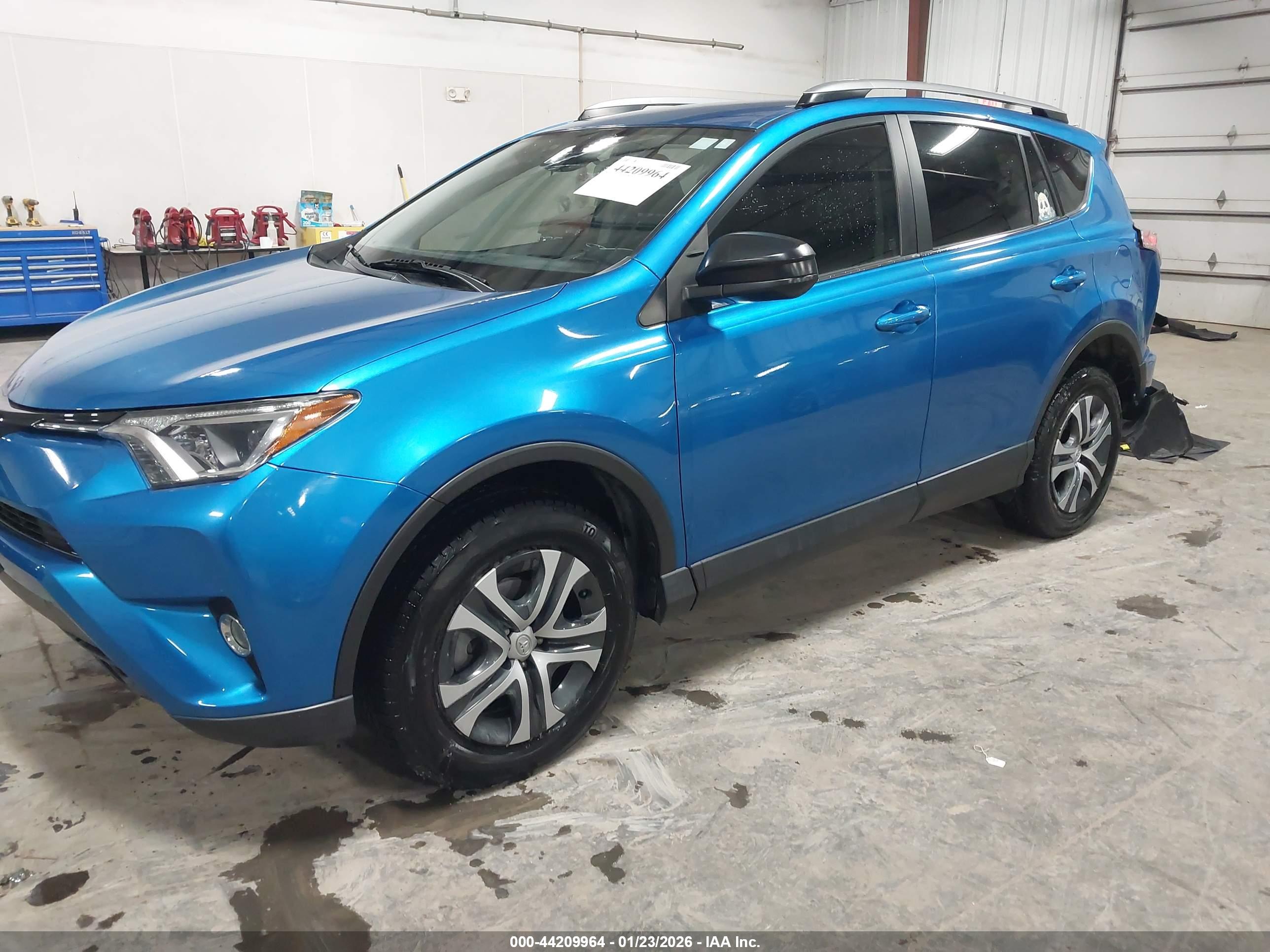 TOYOTA RAV4 image 2