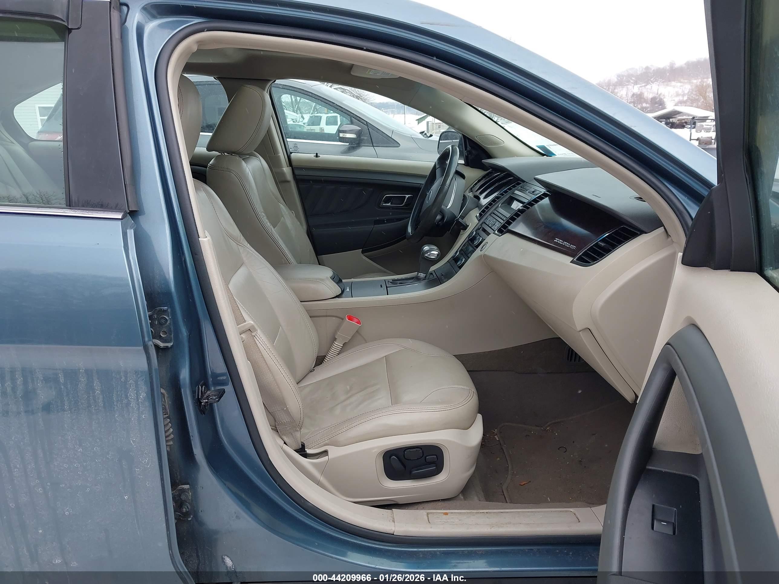 FORD TAURUS image 5