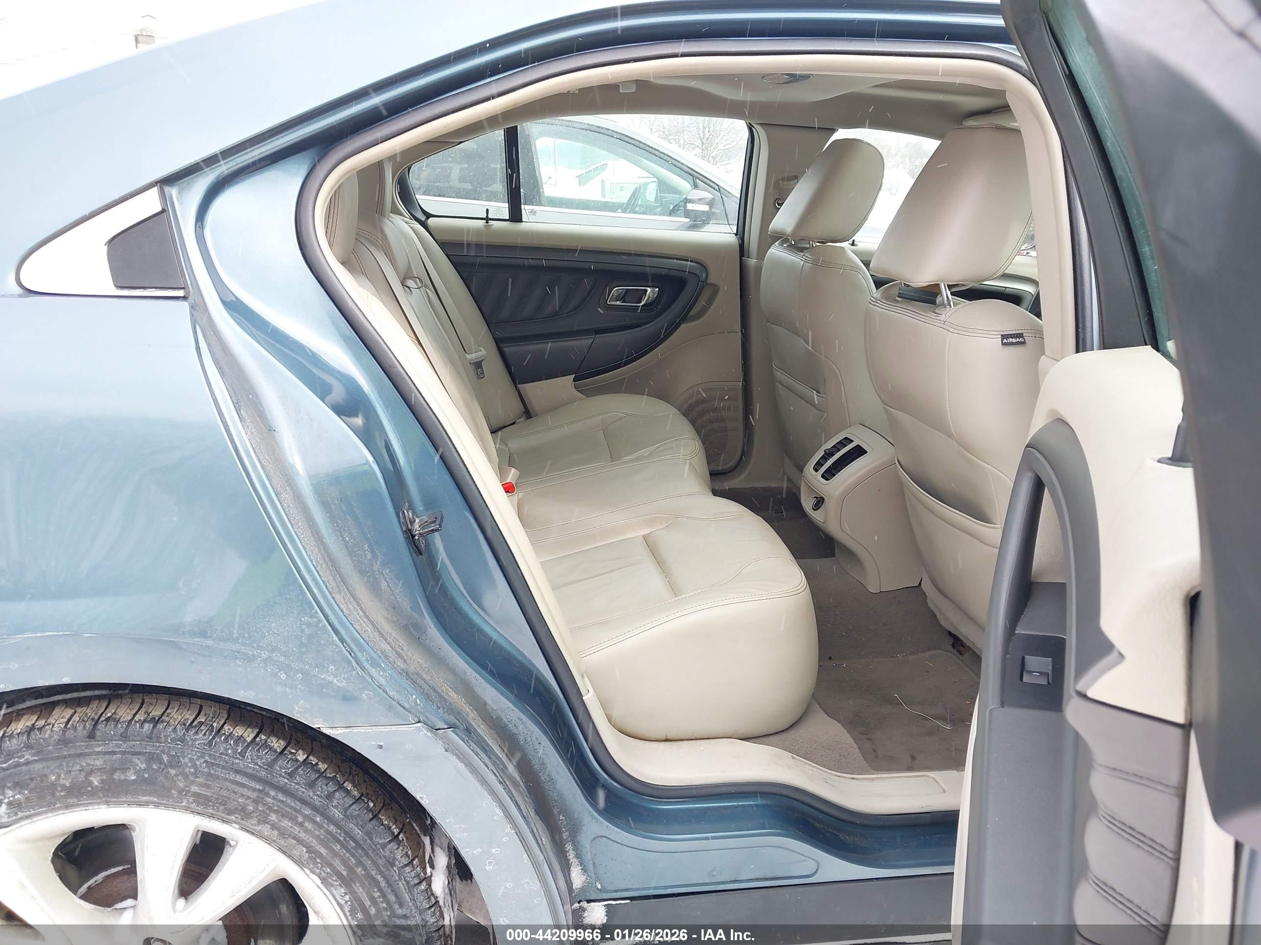 FORD TAURUS image 8