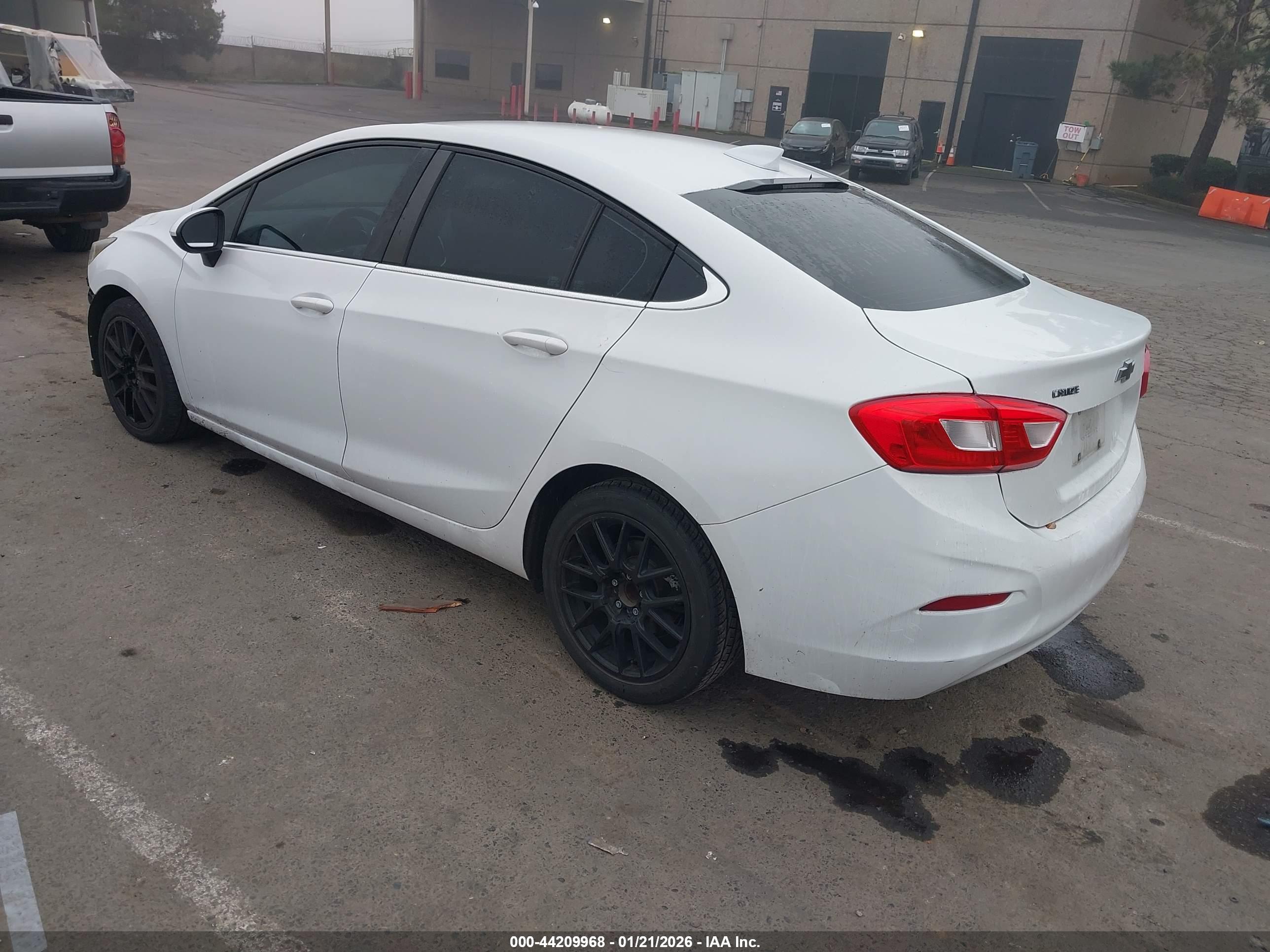 CHEVROLET CRUZE image 3