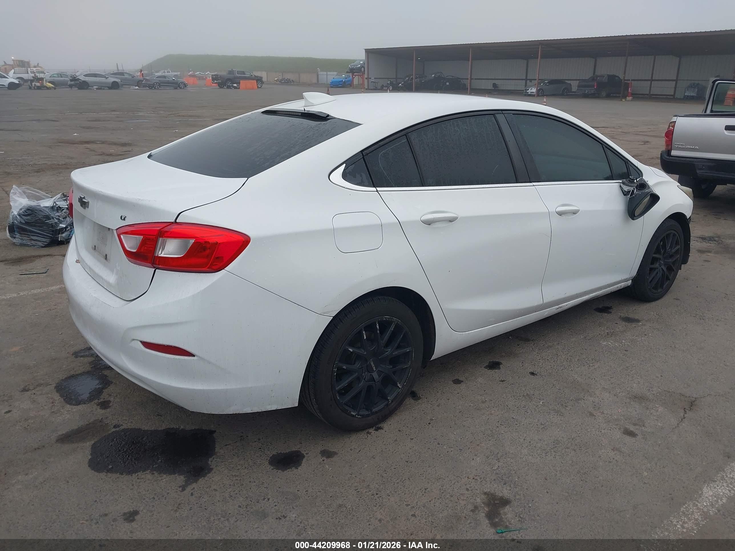 CHEVROLET CRUZE image 4