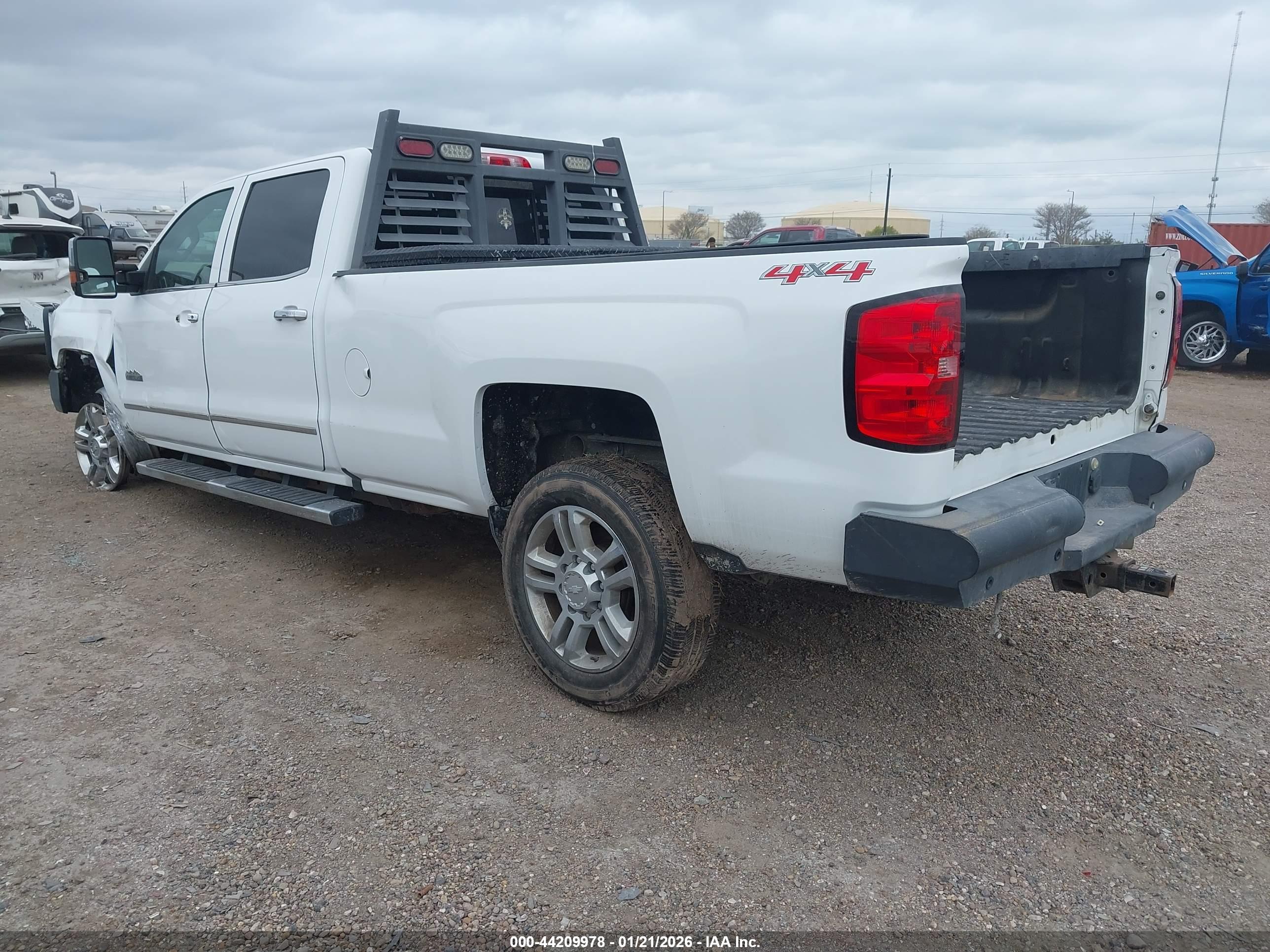CHEVROLET SILVERADO image 3