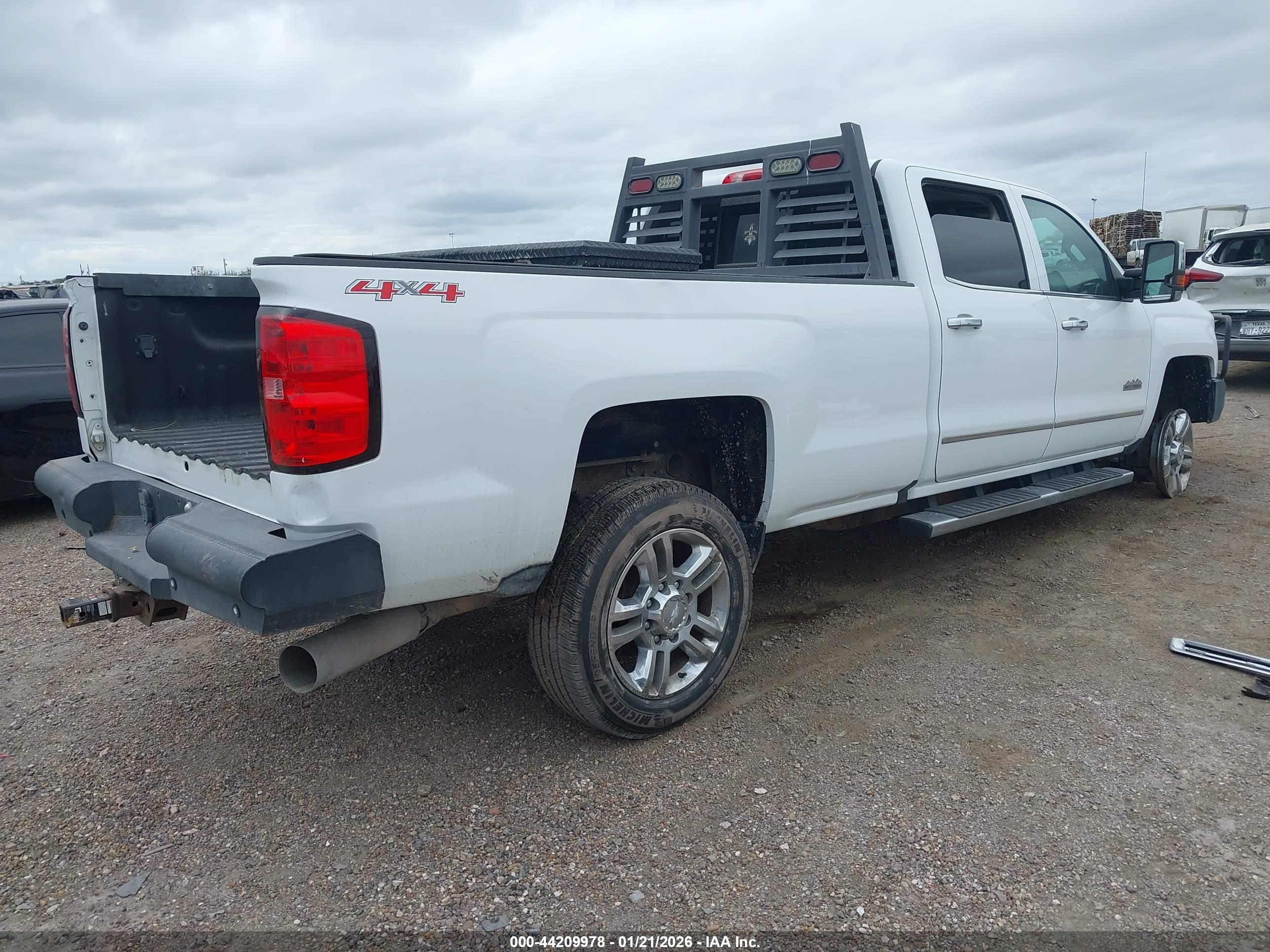 CHEVROLET SILVERADO image 4
