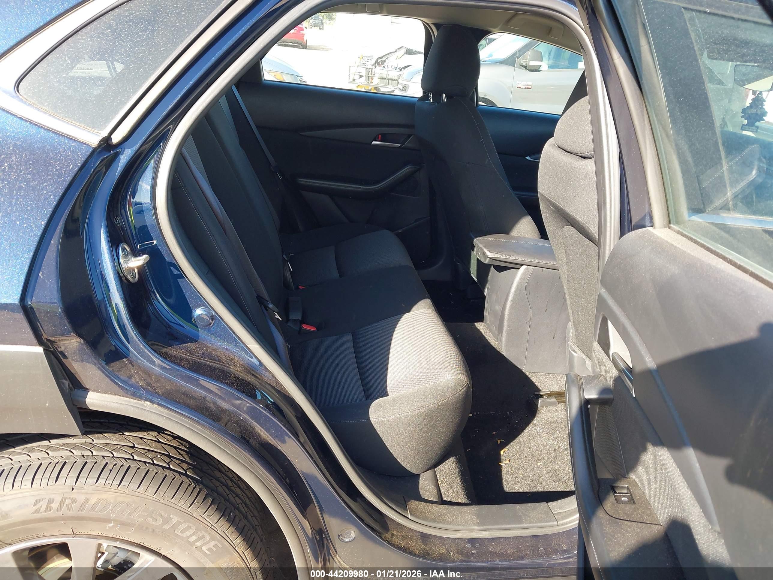 MAZDA CX-30 image 8