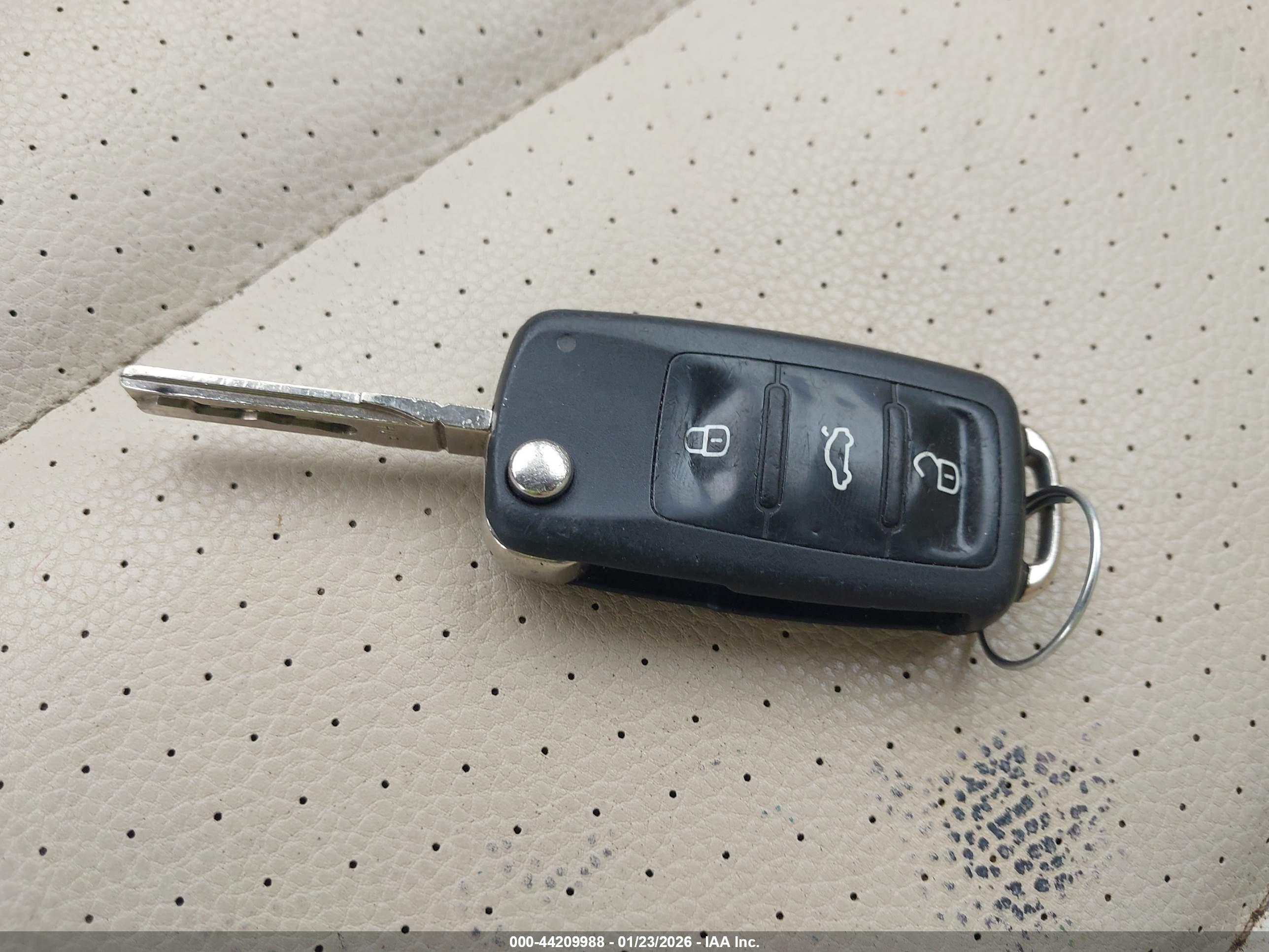 VOLKSWAGEN TIGUAN image 11