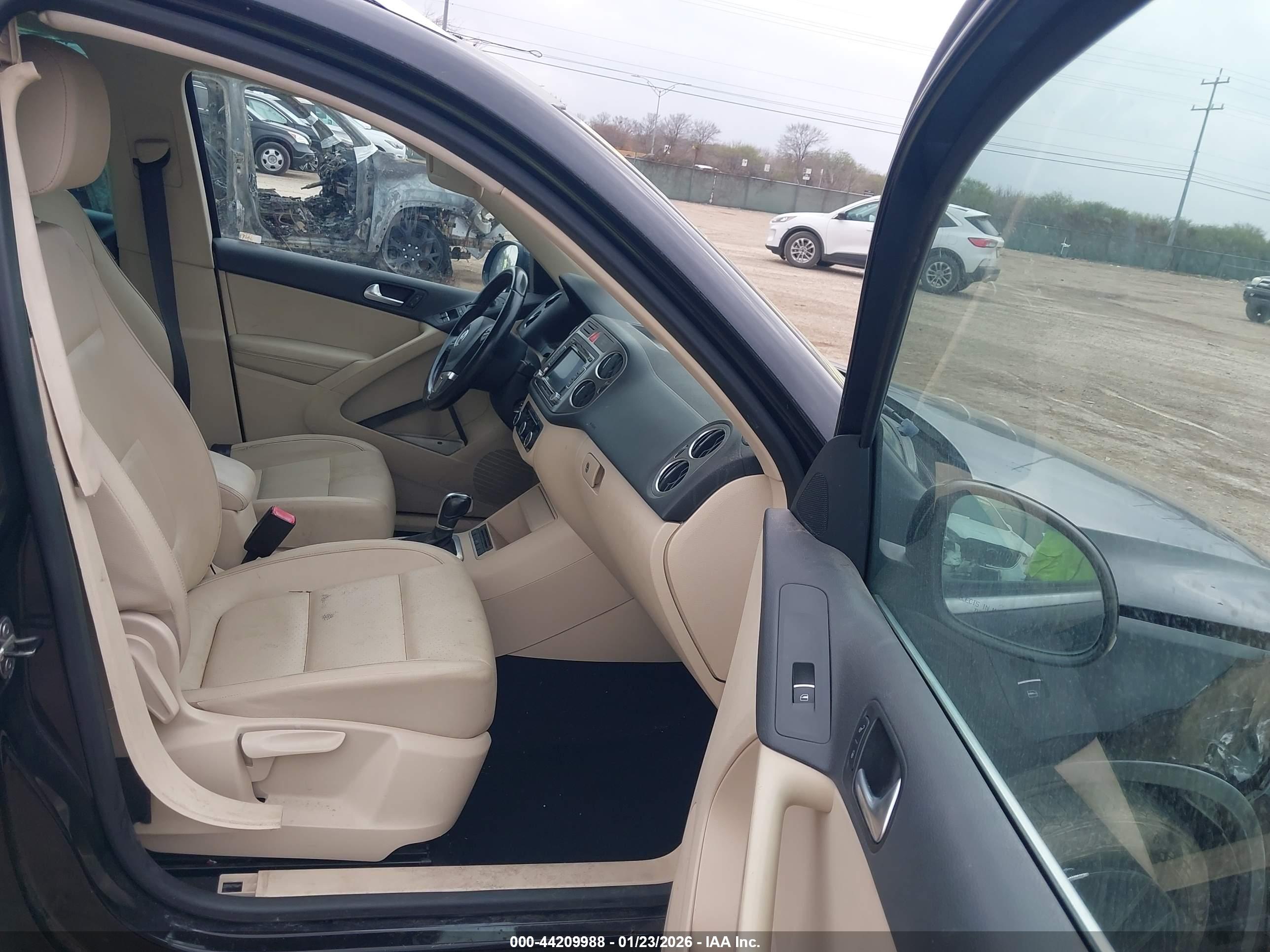 VOLKSWAGEN TIGUAN image 5