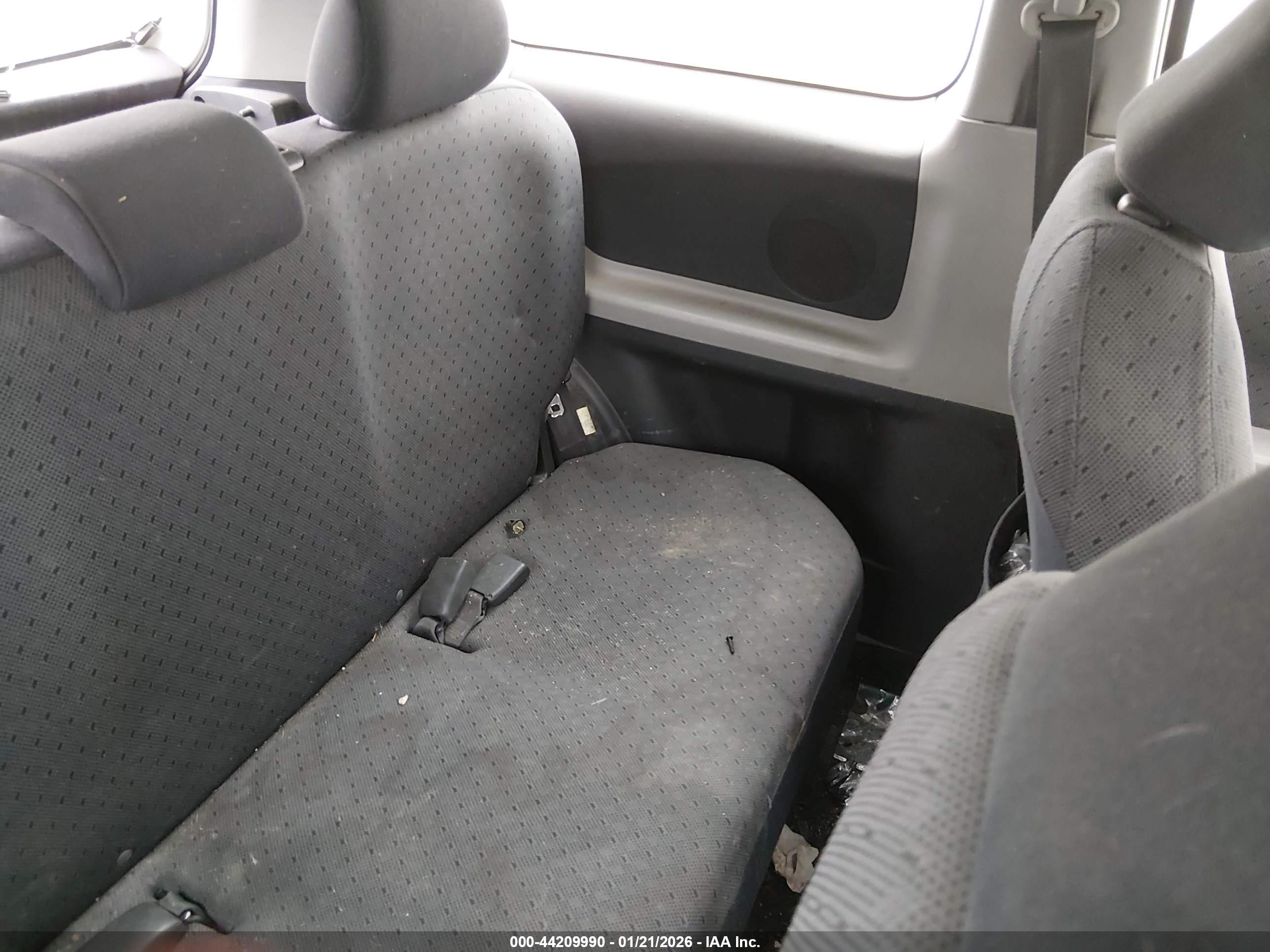 TOYOTA YARIS image 8