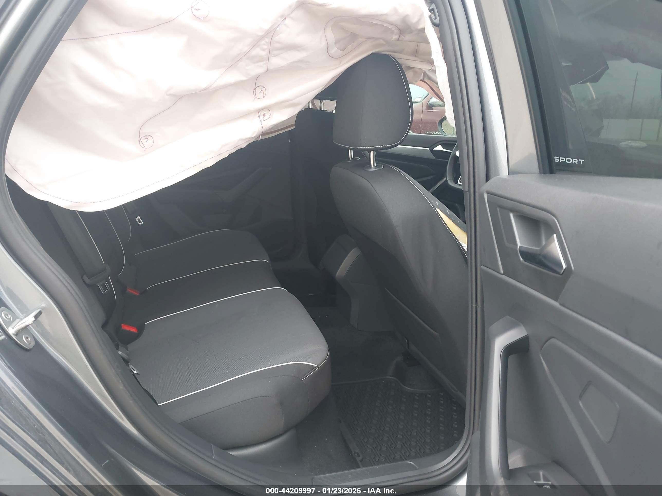 VOLKSWAGEN JETTA image 8