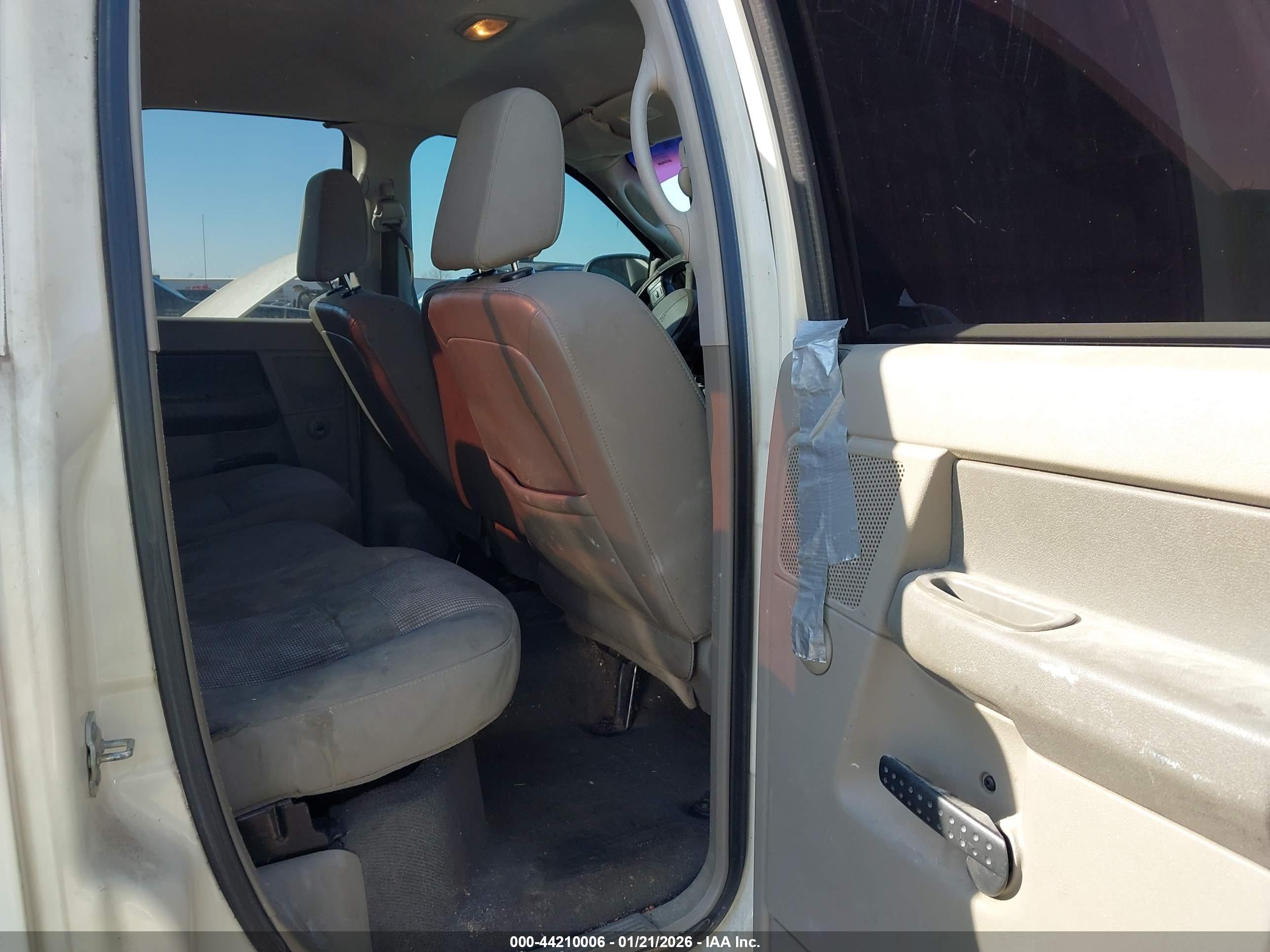 DODGE RAM image 8