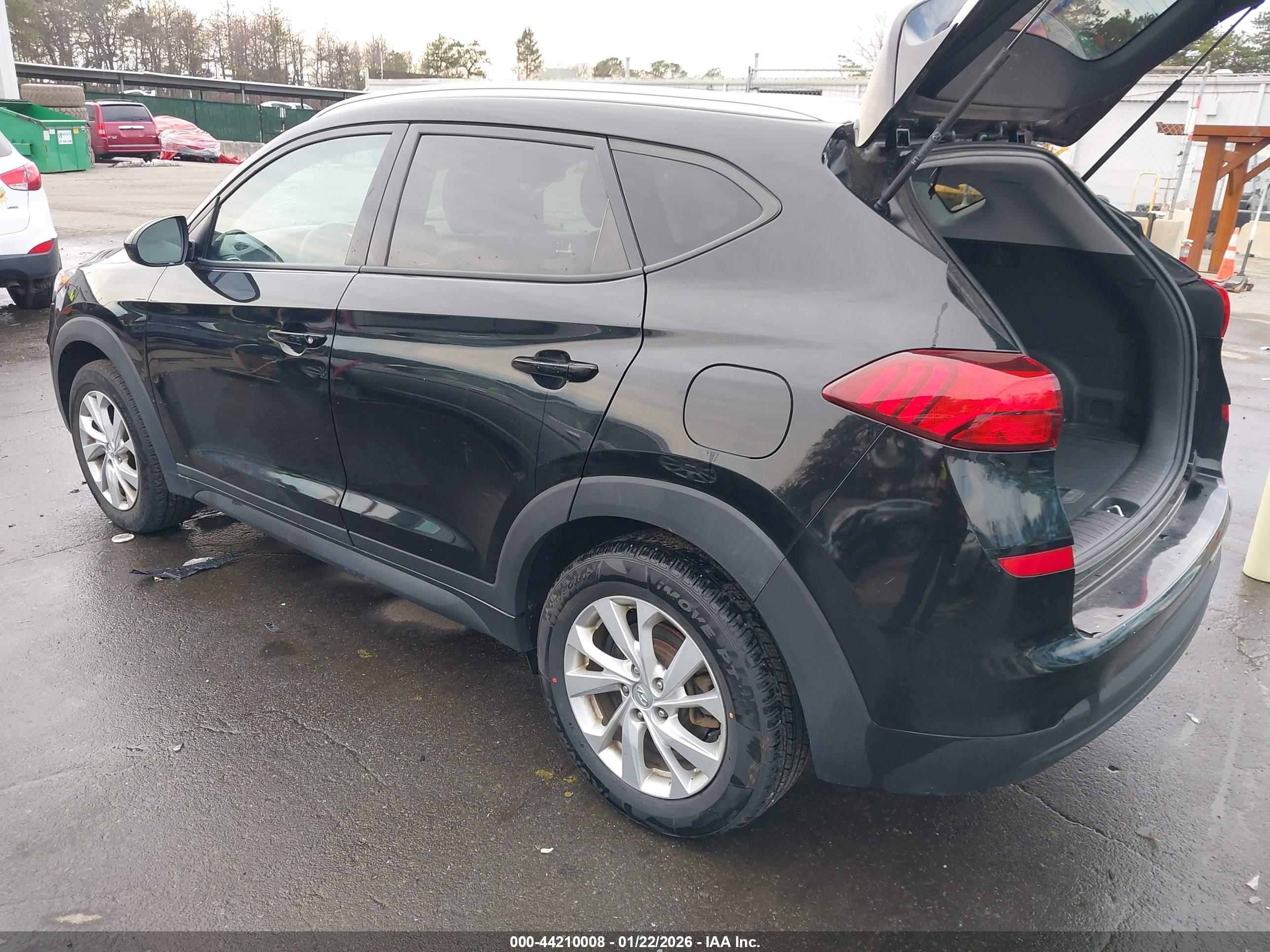 HYUNDAI TUCSON image 3