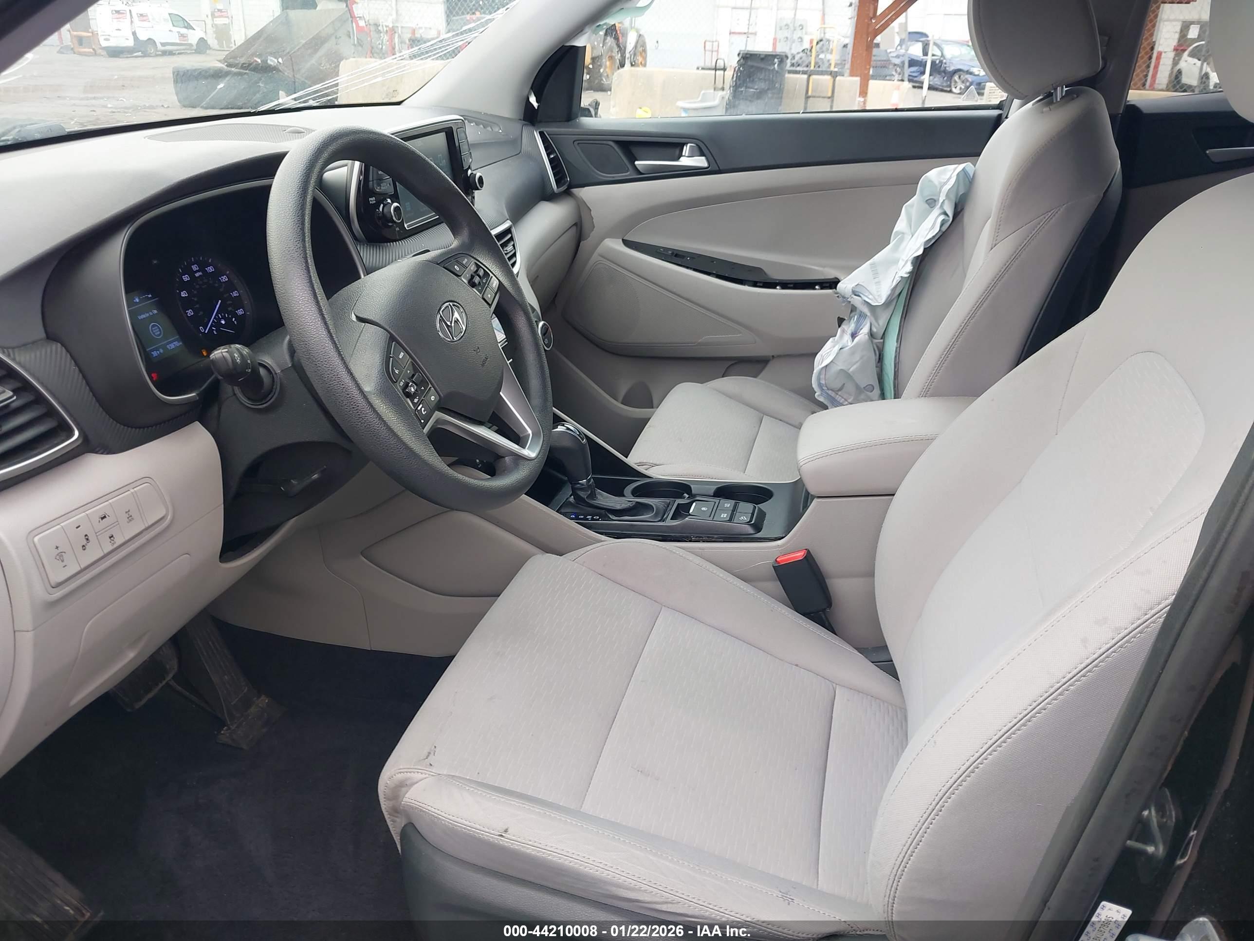 HYUNDAI TUCSON image 5
