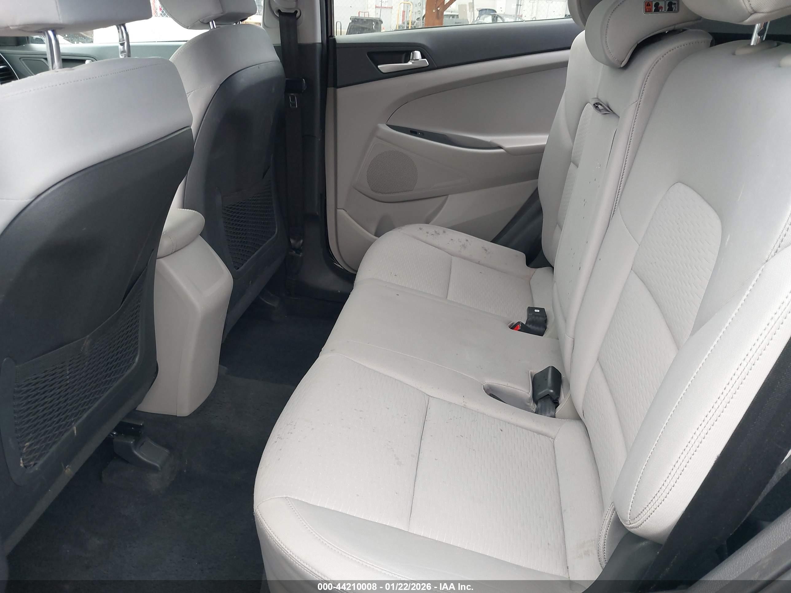 HYUNDAI TUCSON image 8