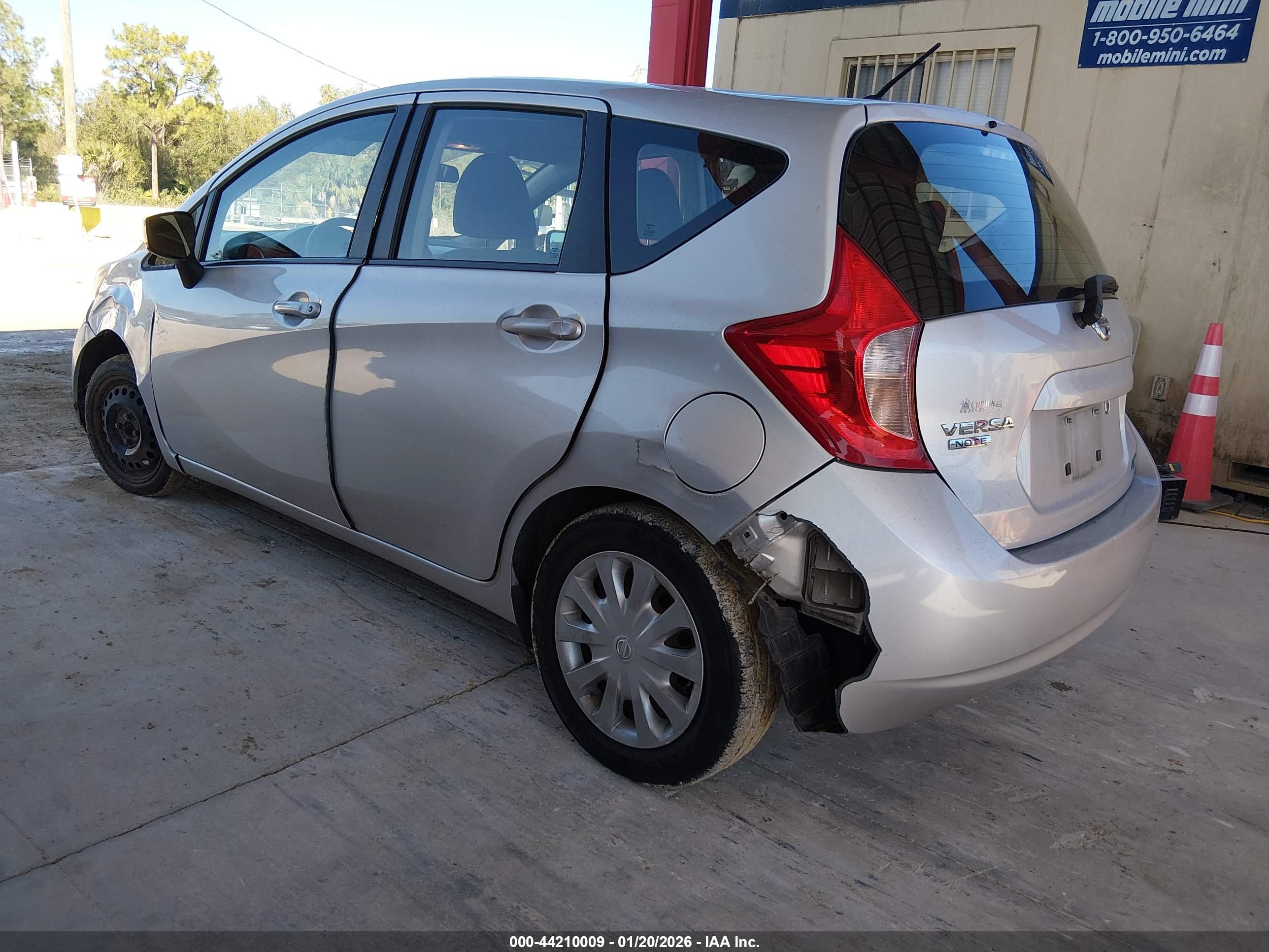 NISSAN VERSA image 3