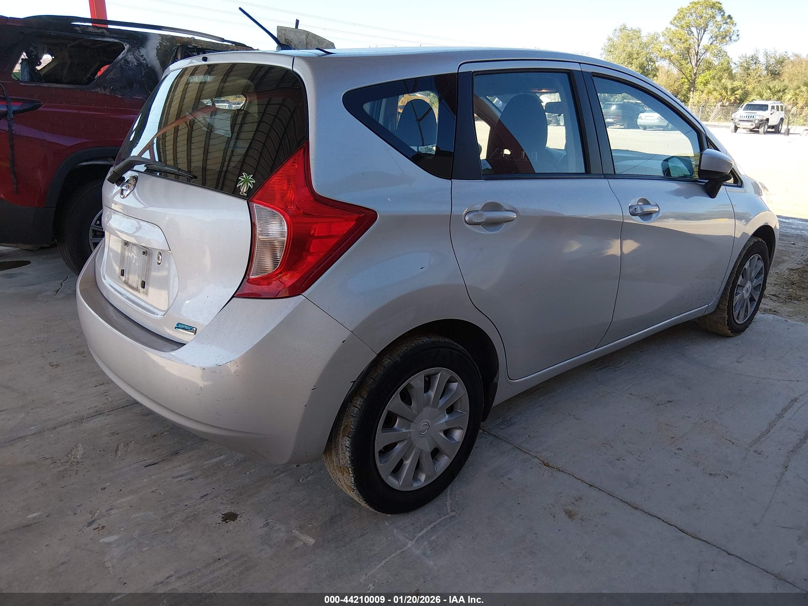 NISSAN VERSA image 4