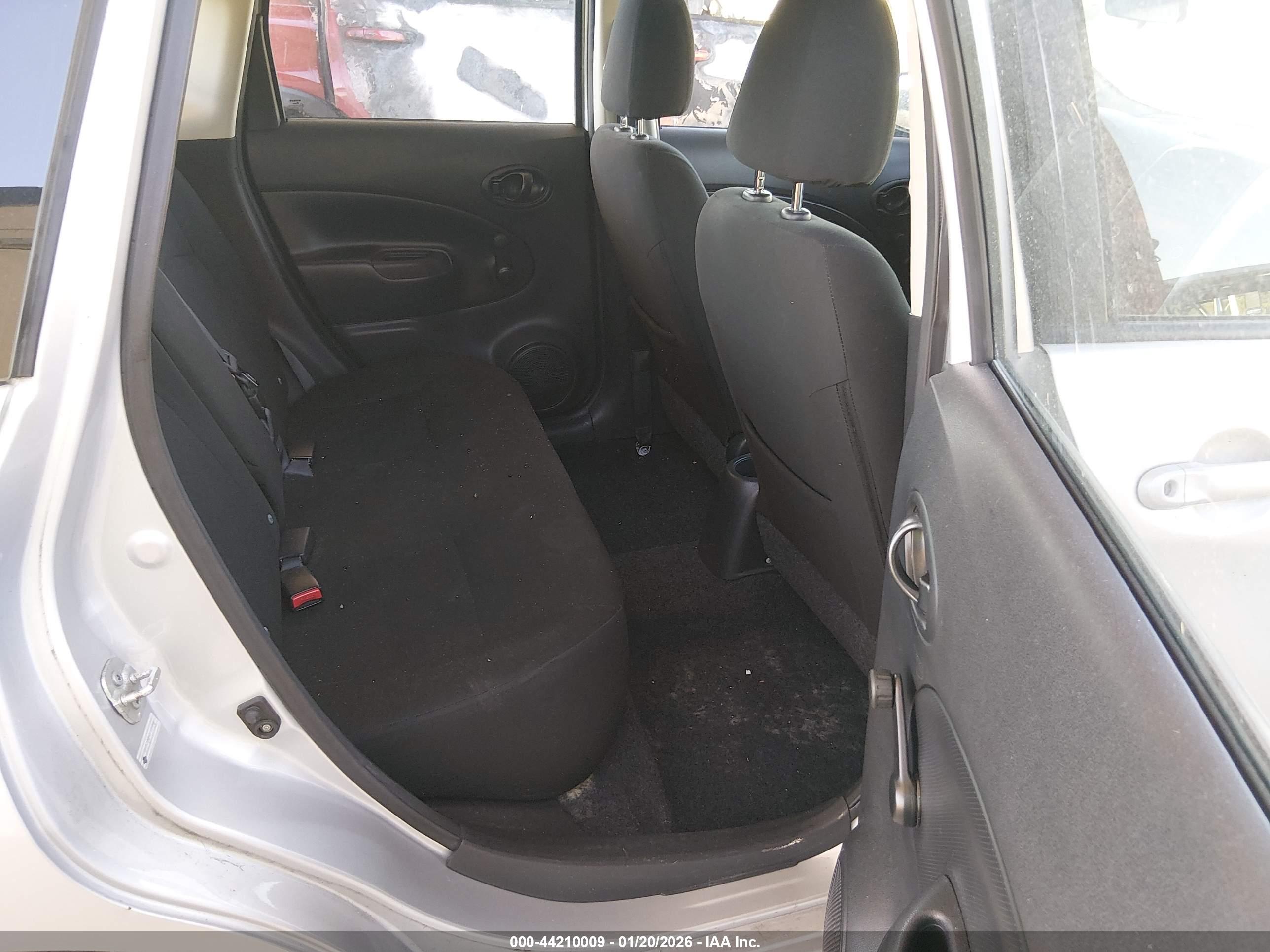 NISSAN VERSA image 8
