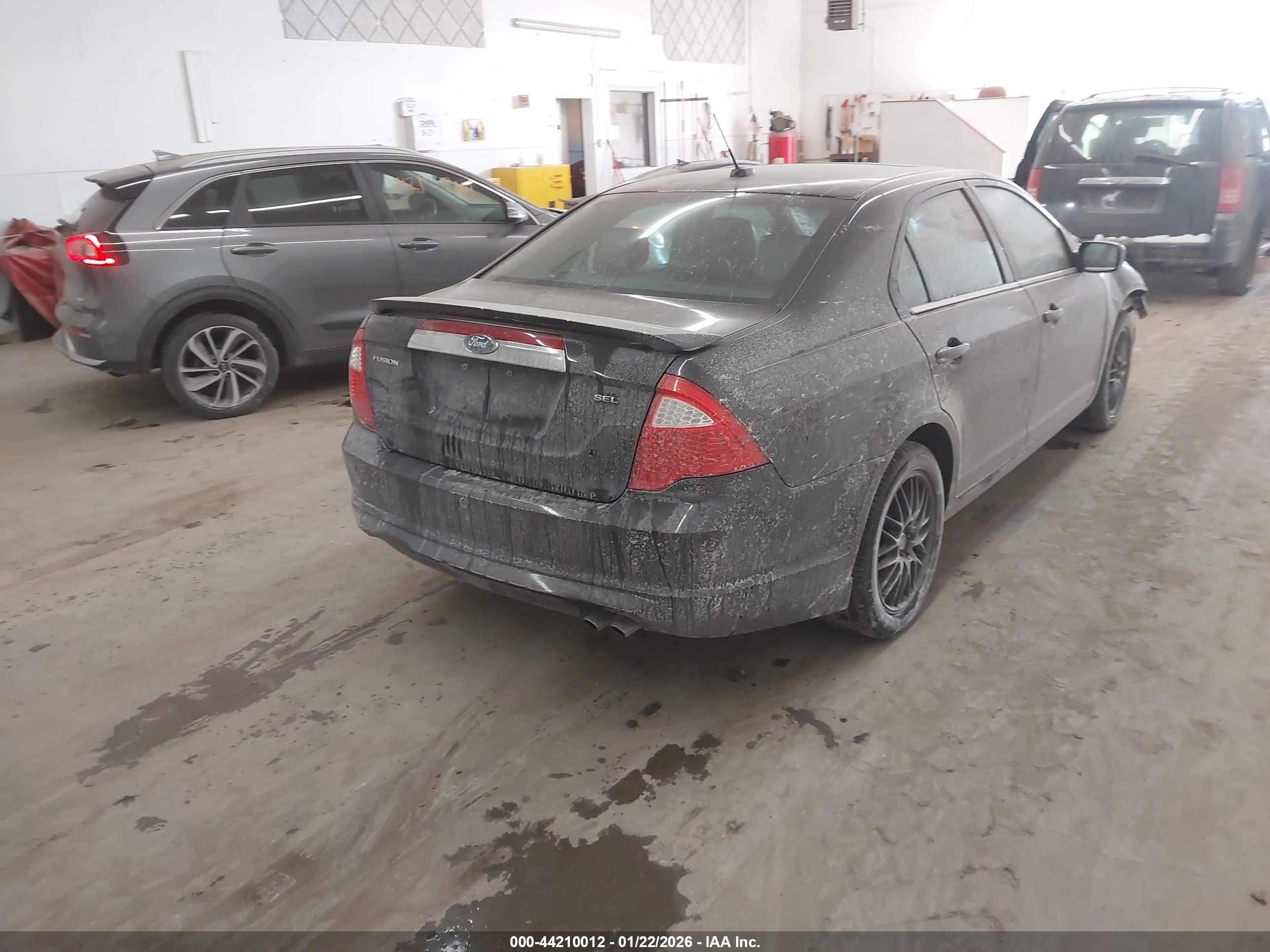 FORD FUSION image 4