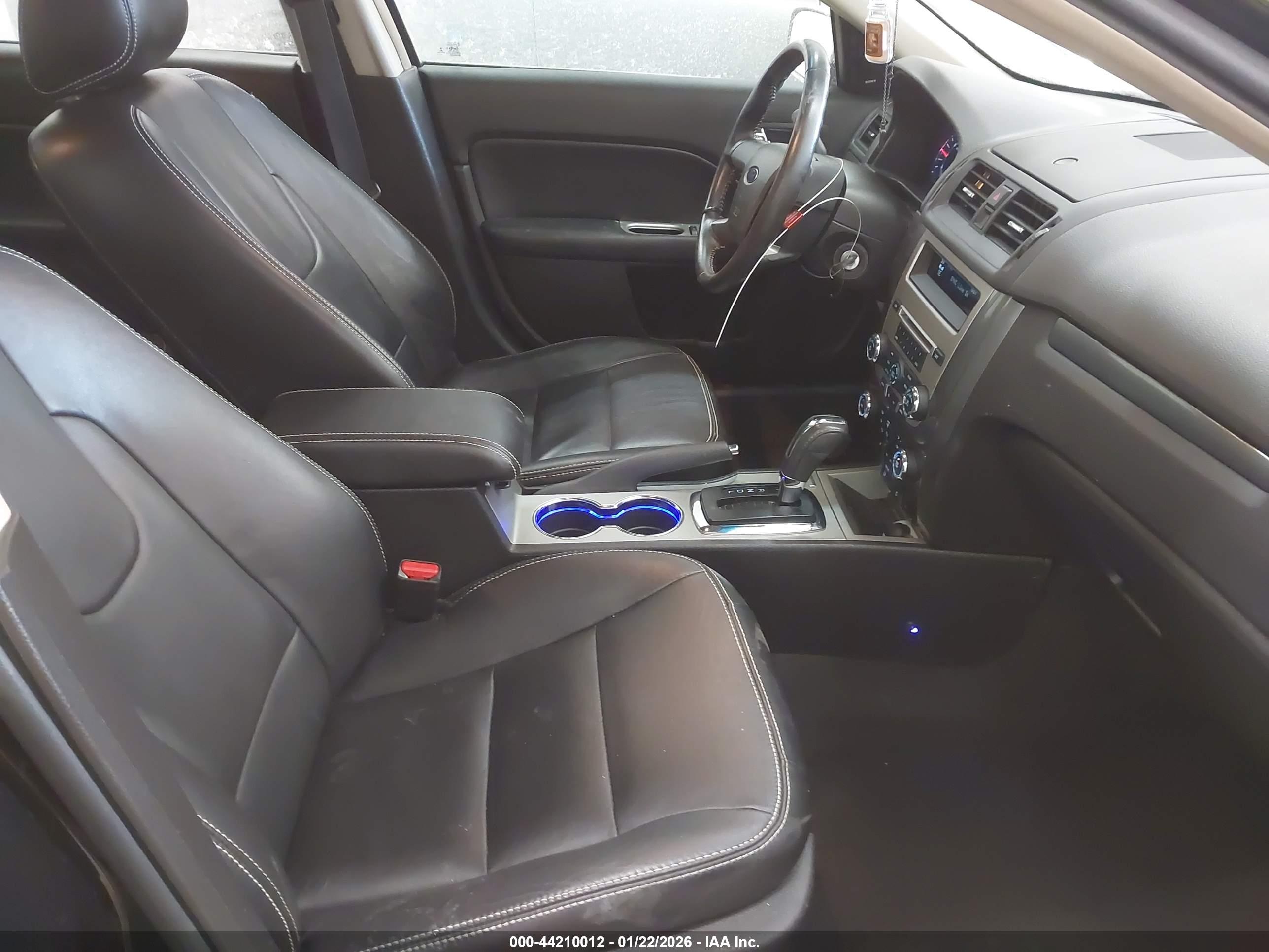 FORD FUSION image 5