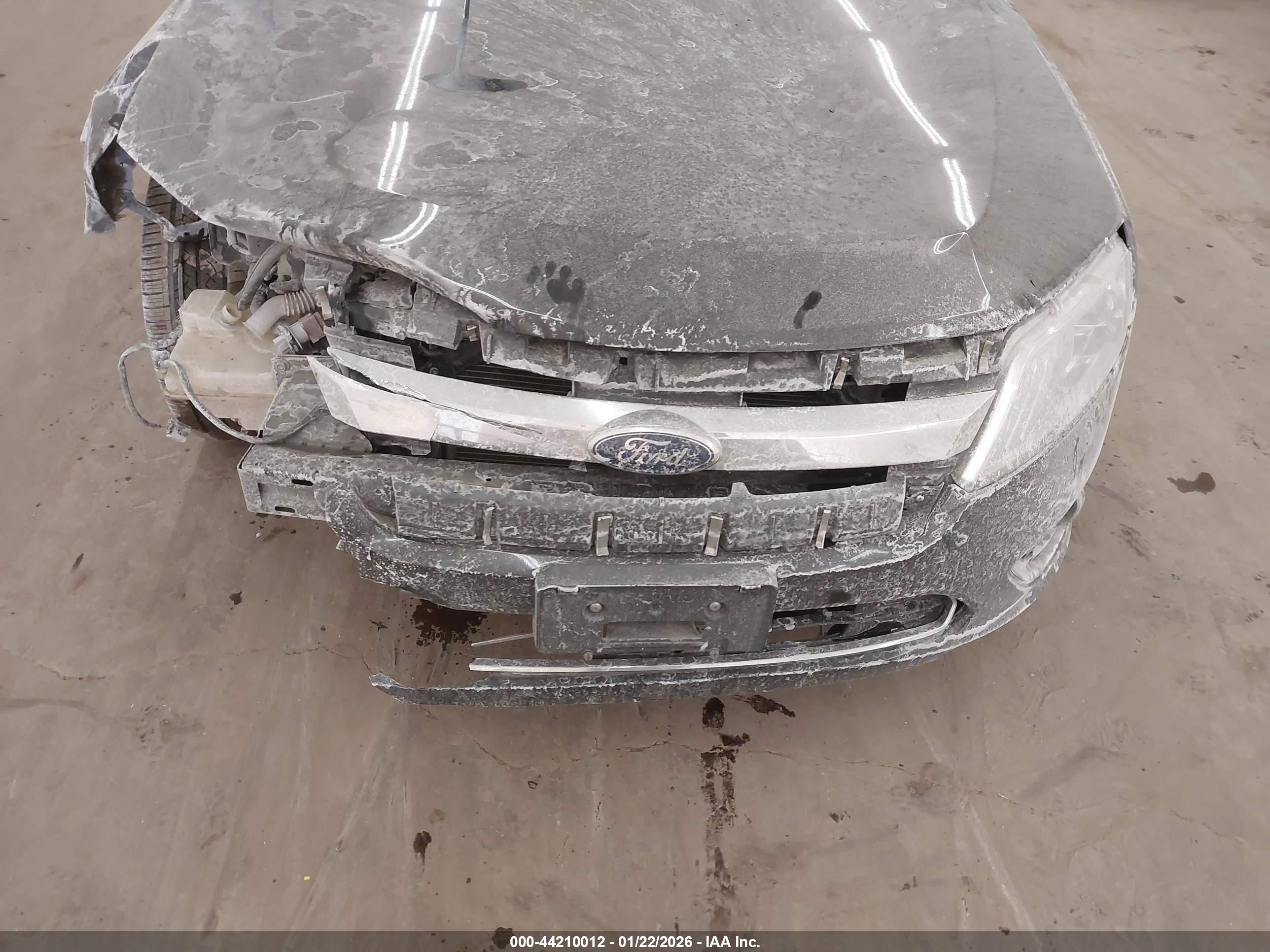 FORD FUSION image 6