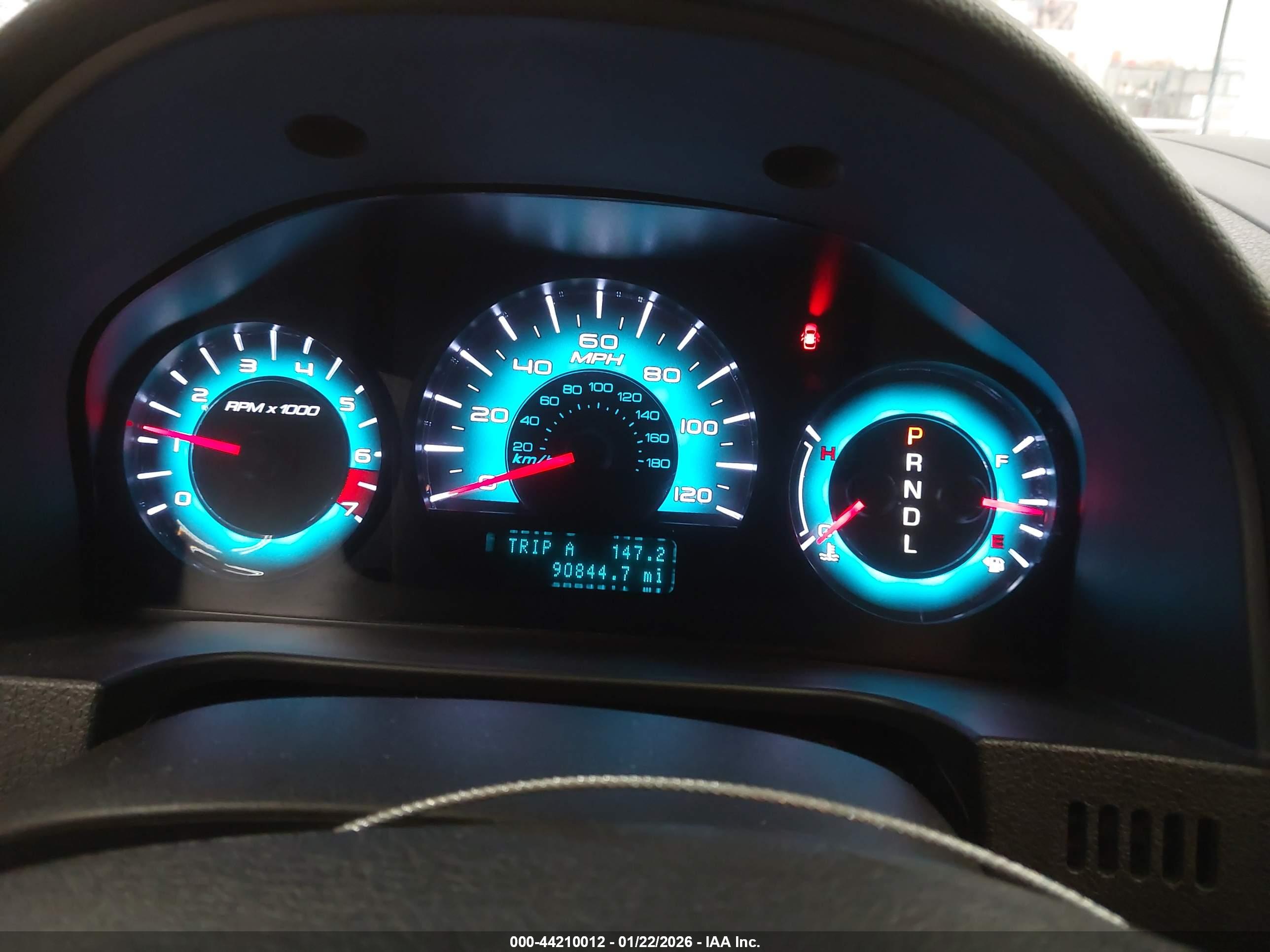 FORD FUSION image 7