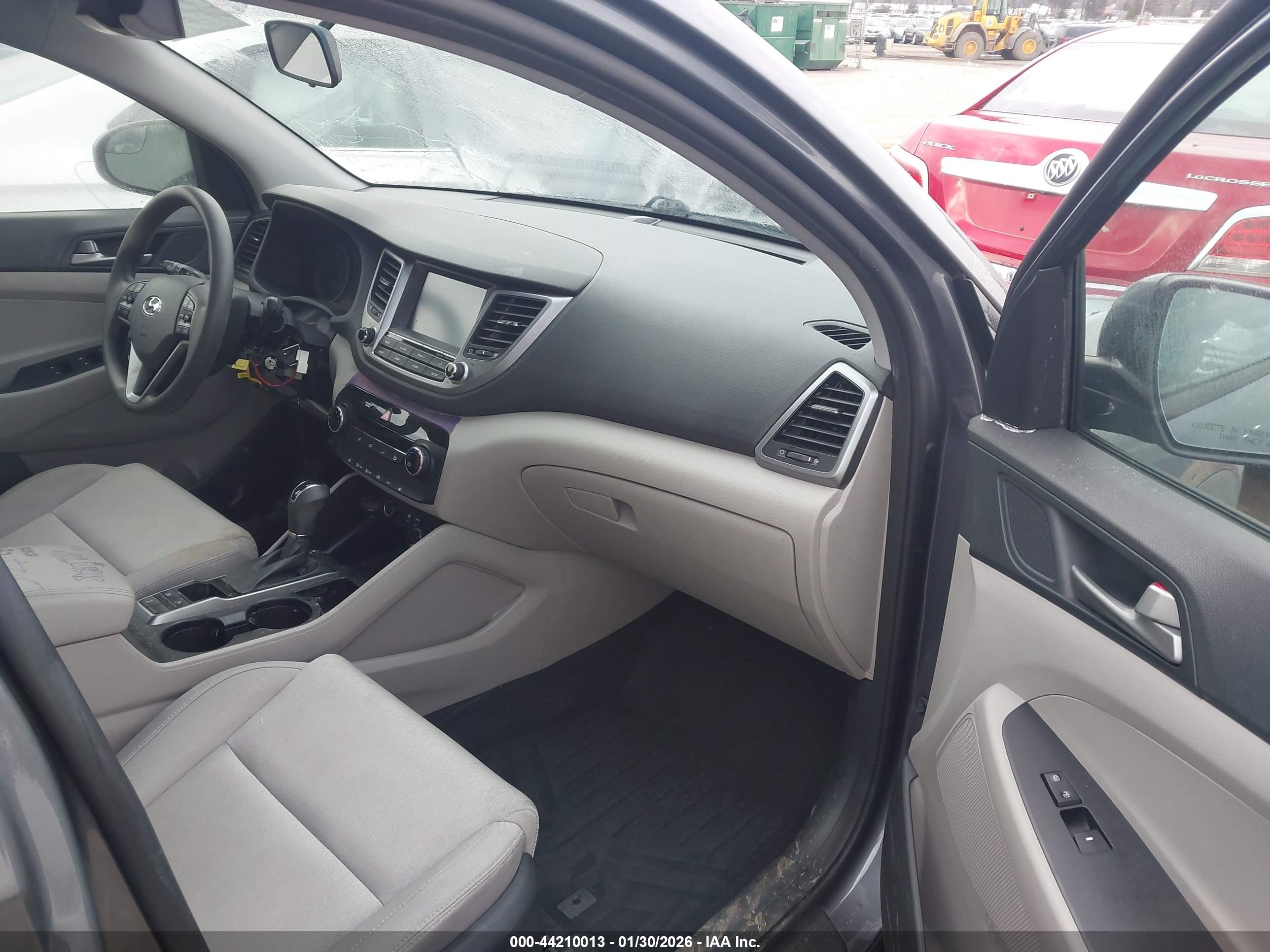 HYUNDAI TUCSON image 5