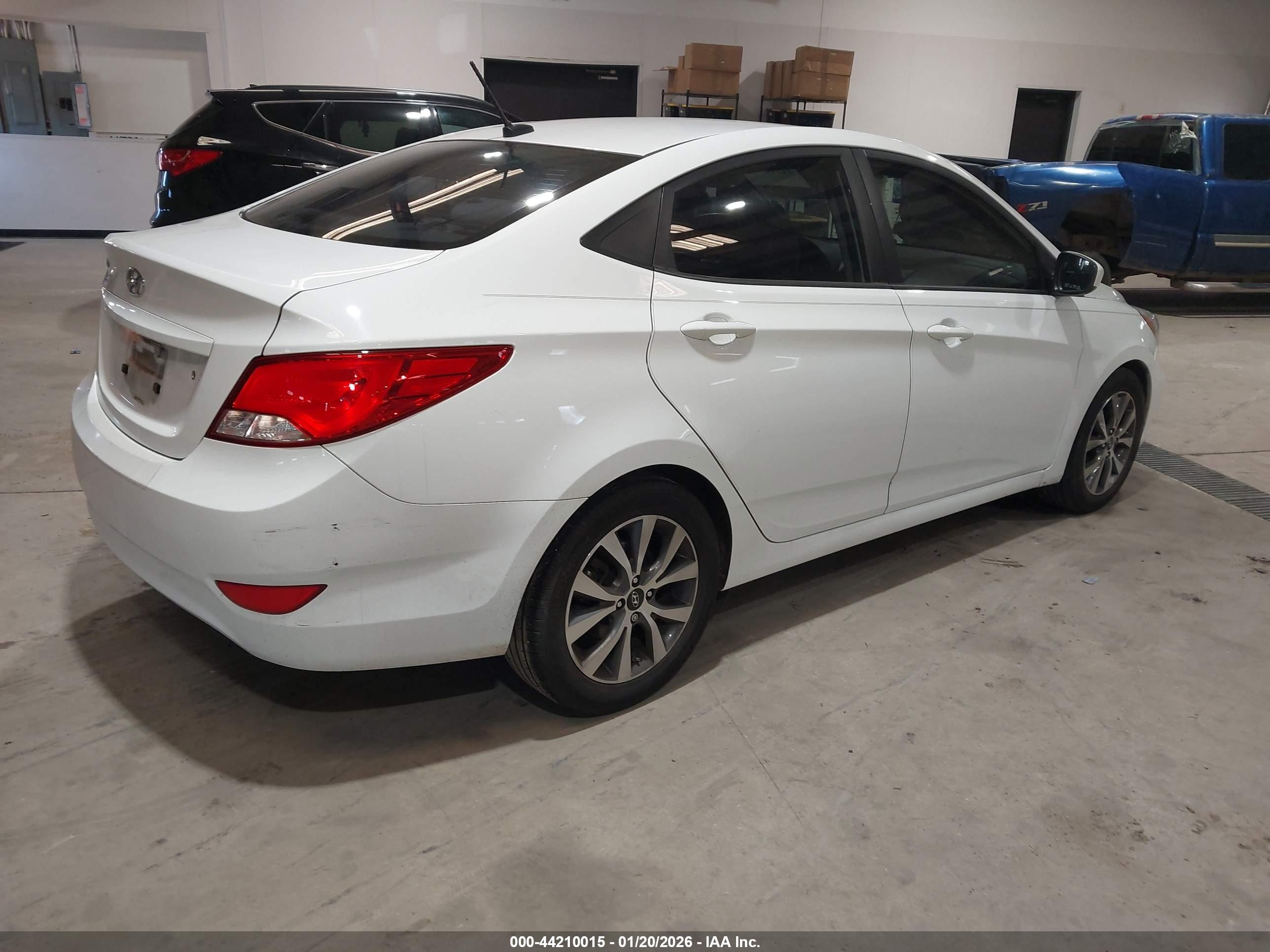 HYUNDAI ACCENT image 4