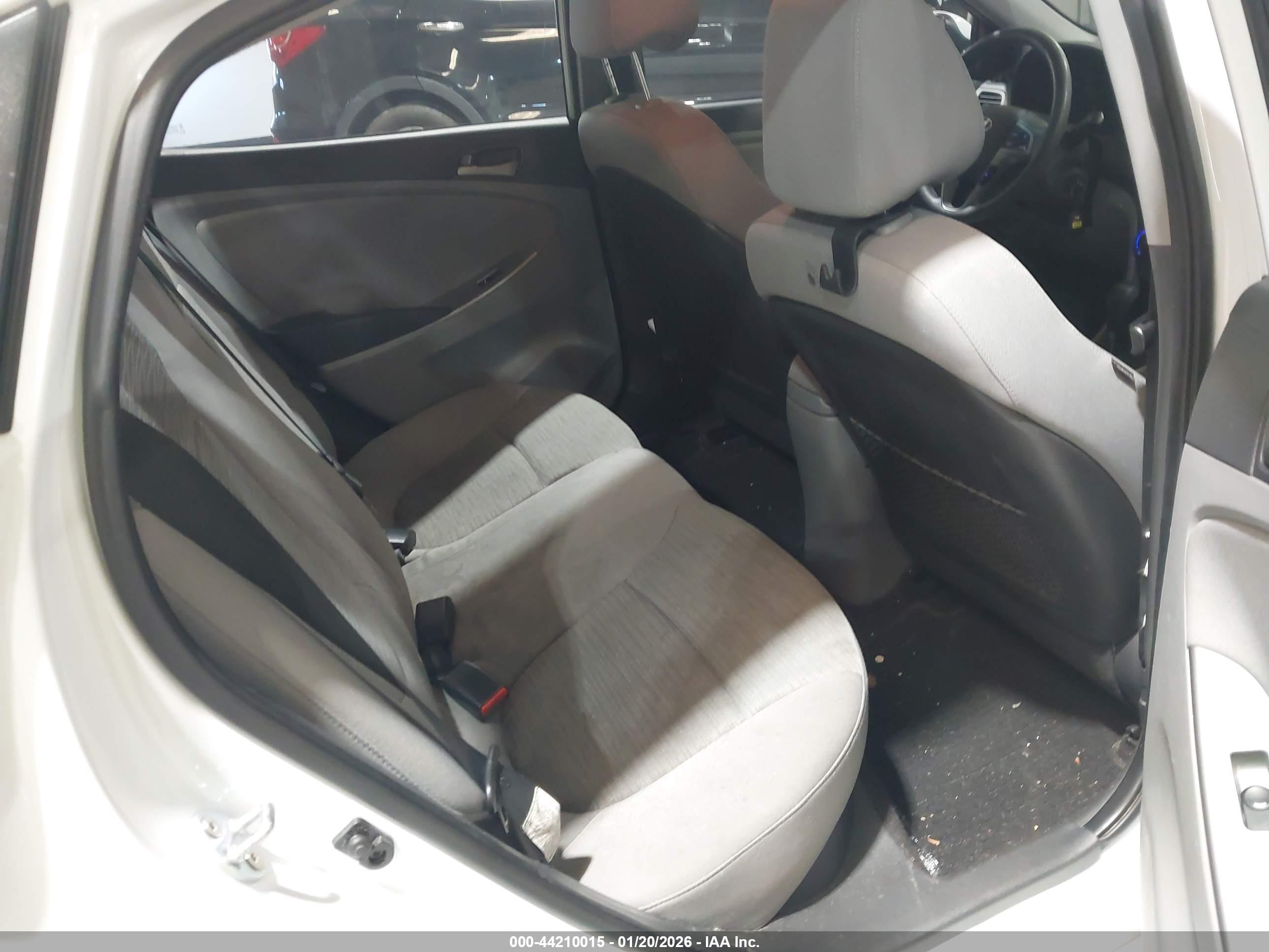 HYUNDAI ACCENT image 8
