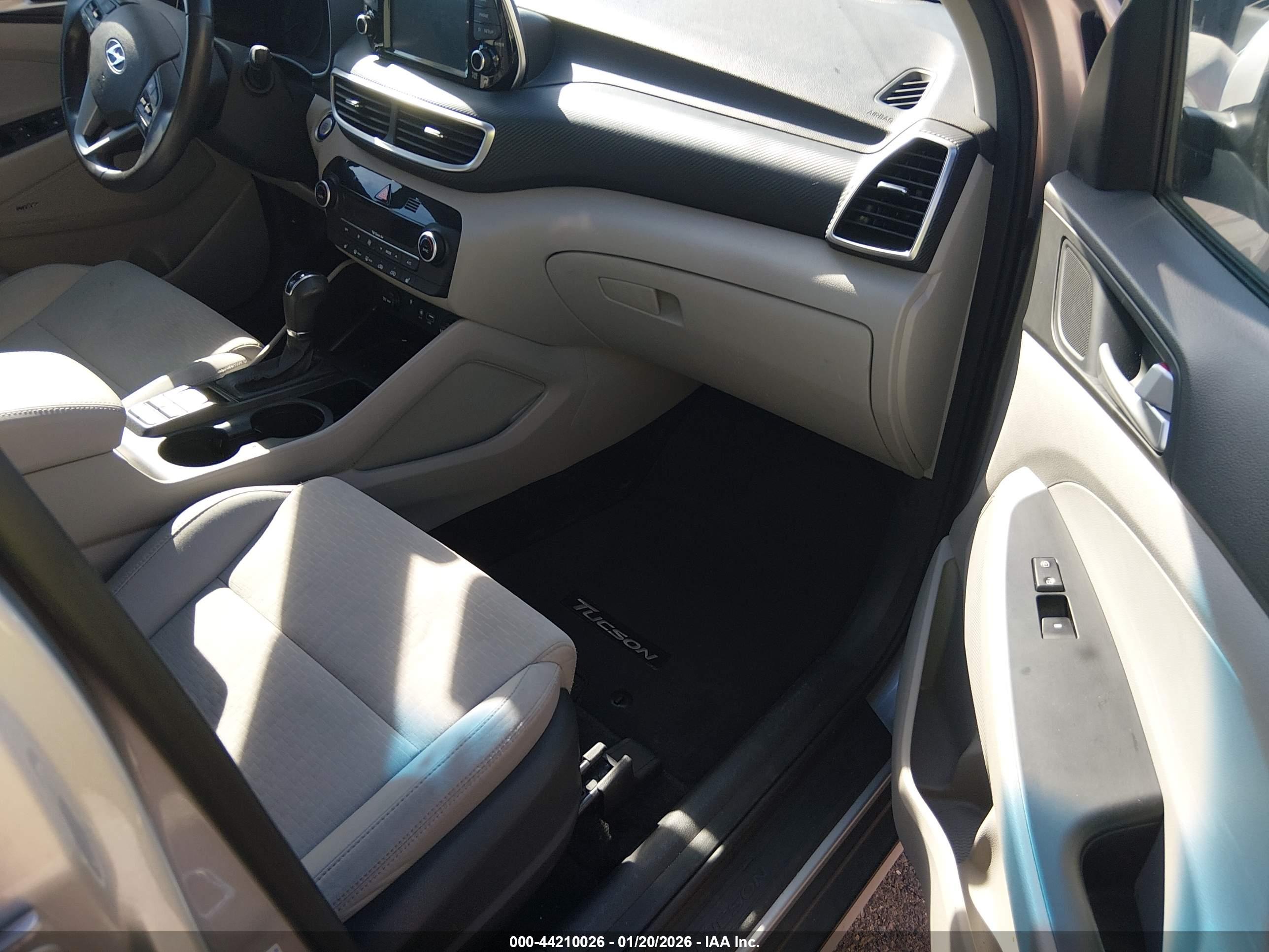HYUNDAI TUCSON image 5