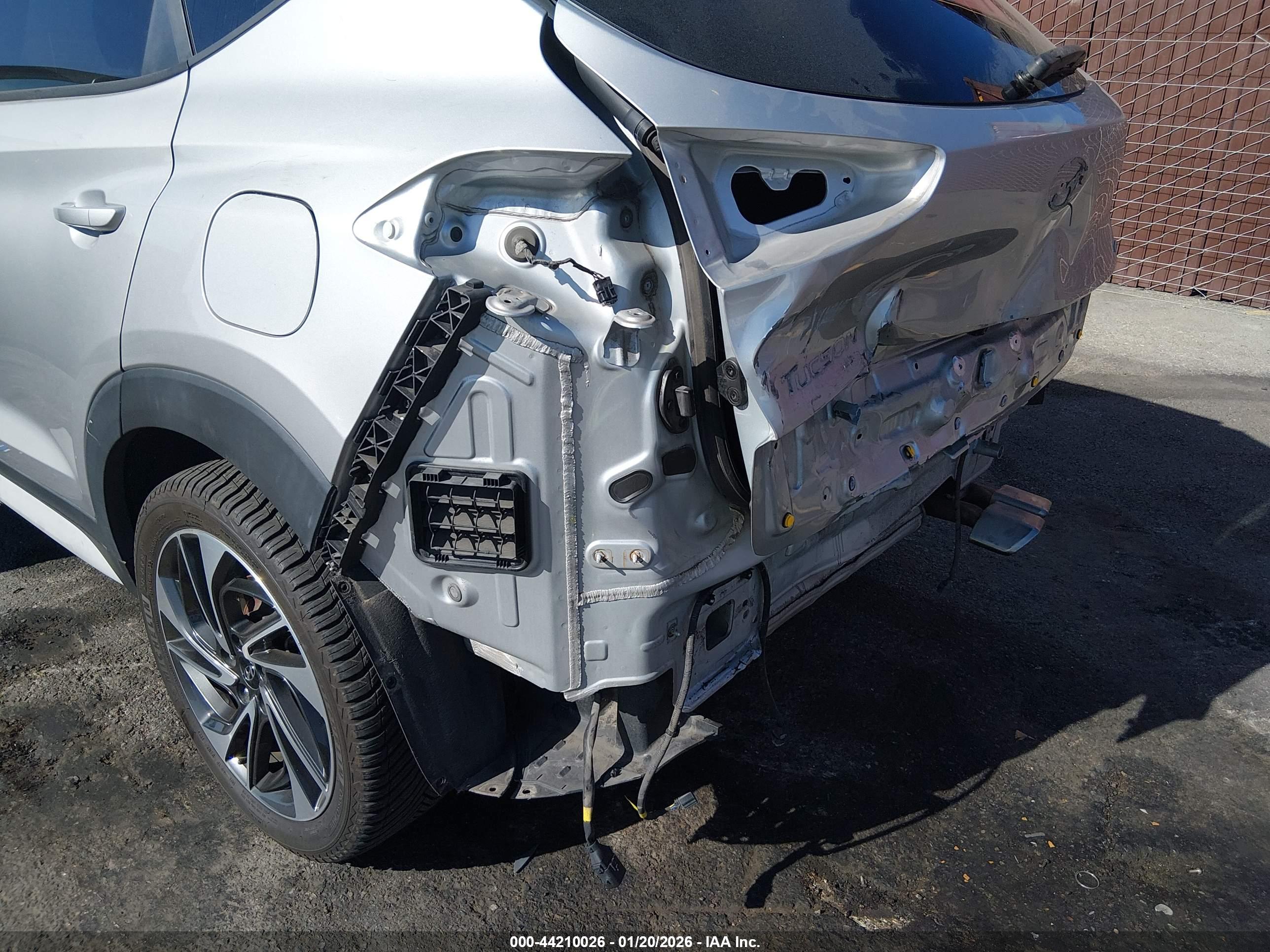 HYUNDAI TUCSON image 6