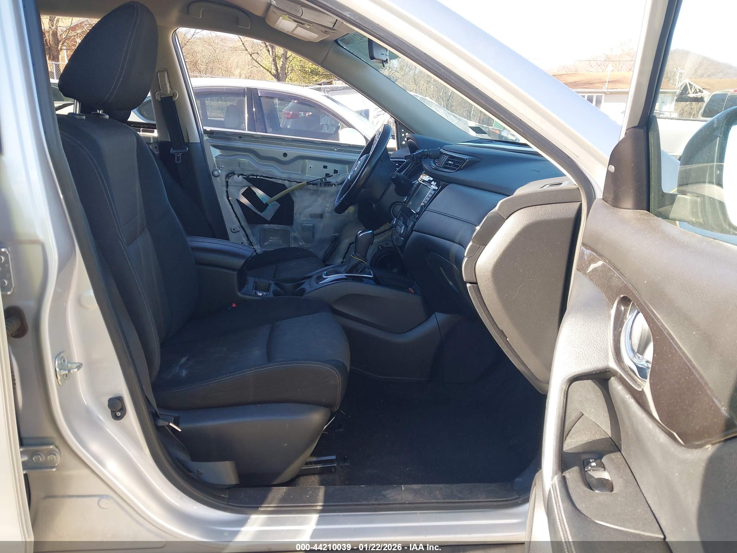 NISSAN ROGUE image 5