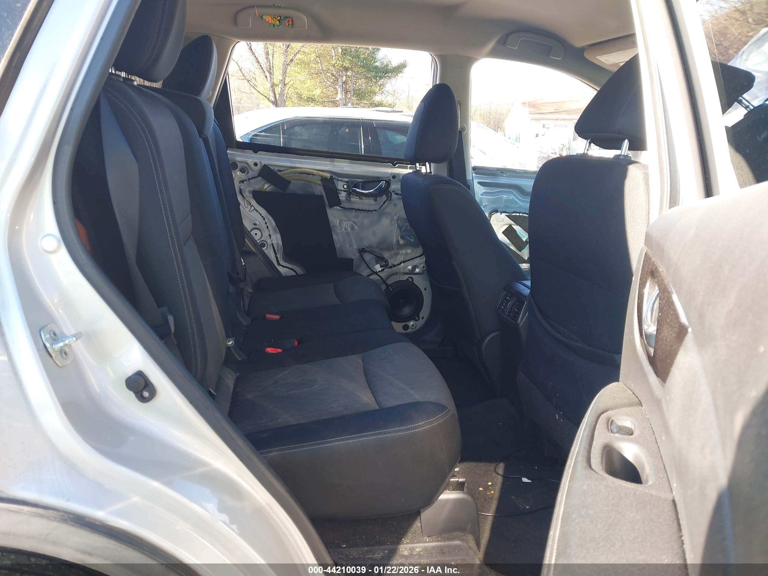 NISSAN ROGUE image 8