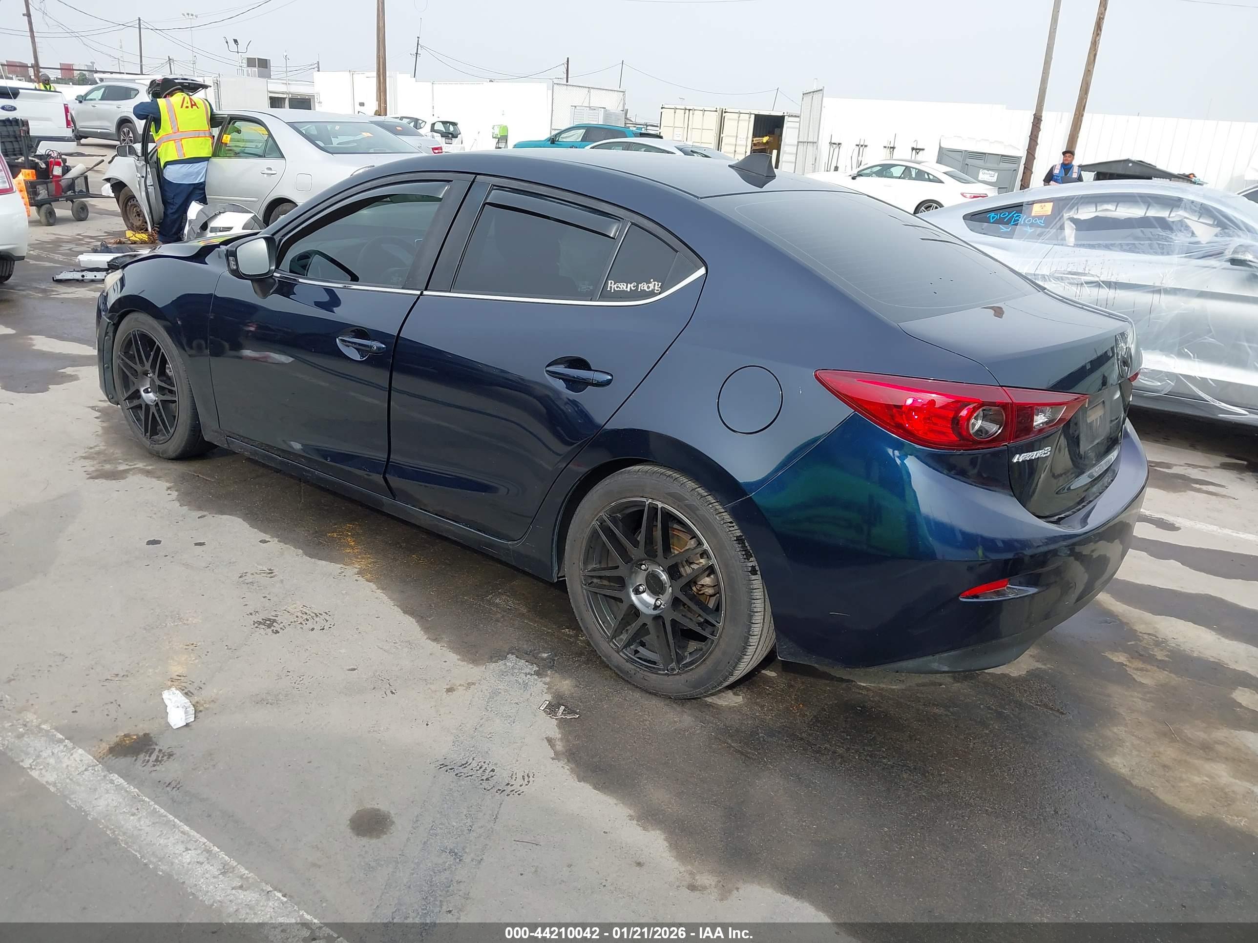 MAZDA MAZDA3 image 3