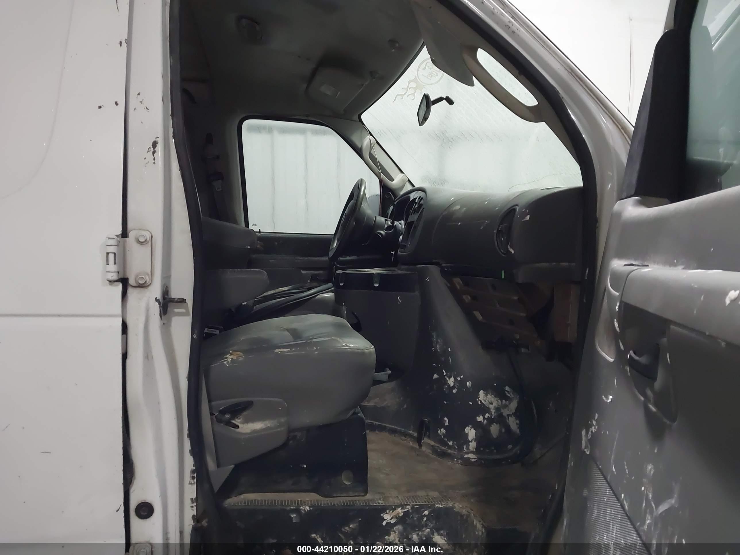 FORD E-350 image 5